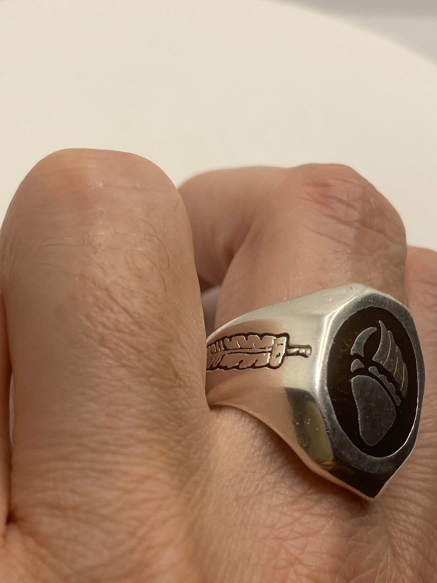 Vintage Native American Style Southwestern Black Inlay Mens Bear Paw Ring