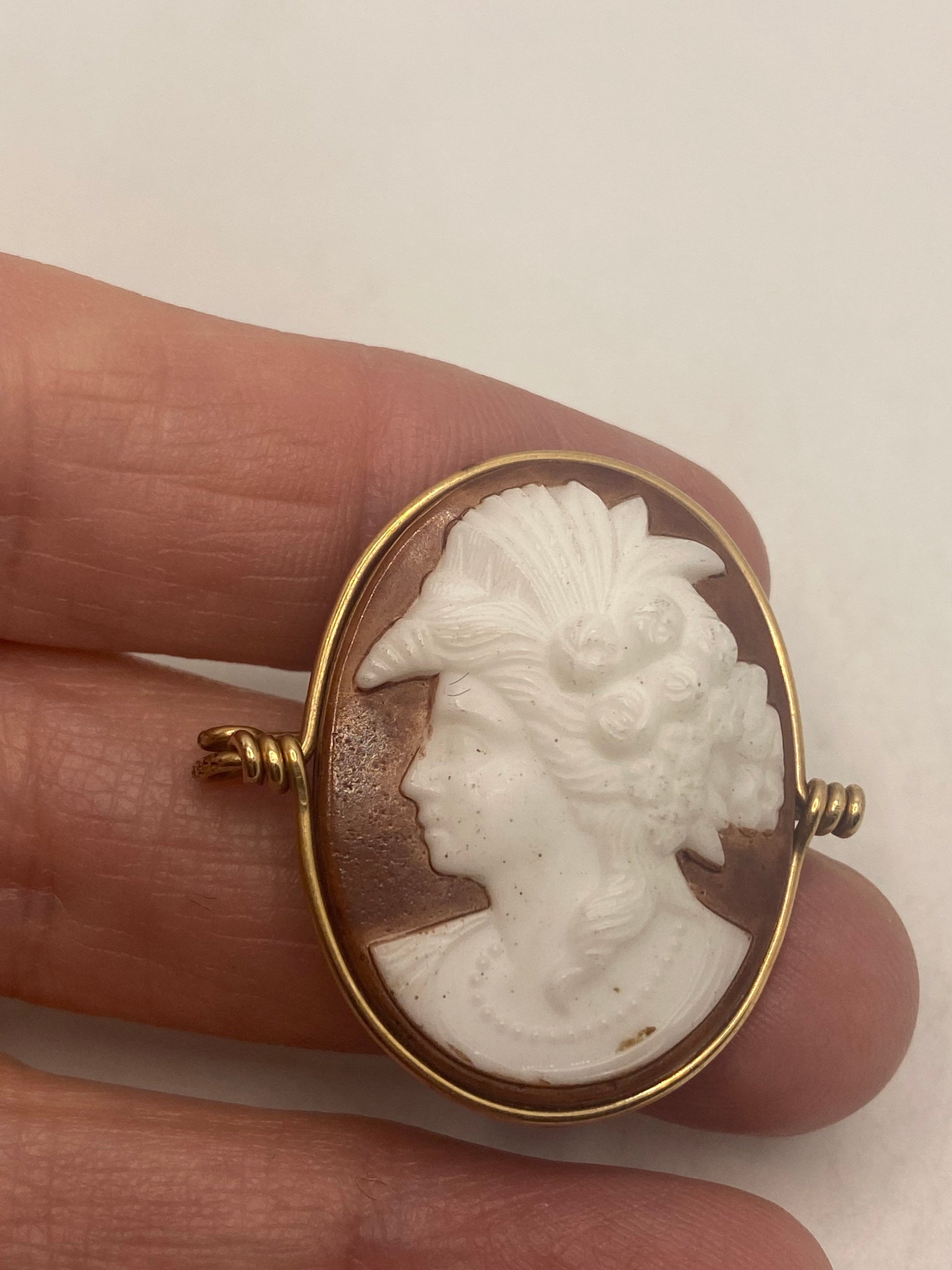Vintage Shell Cameo Rose and Yellow Gold Filled Brooch Pin