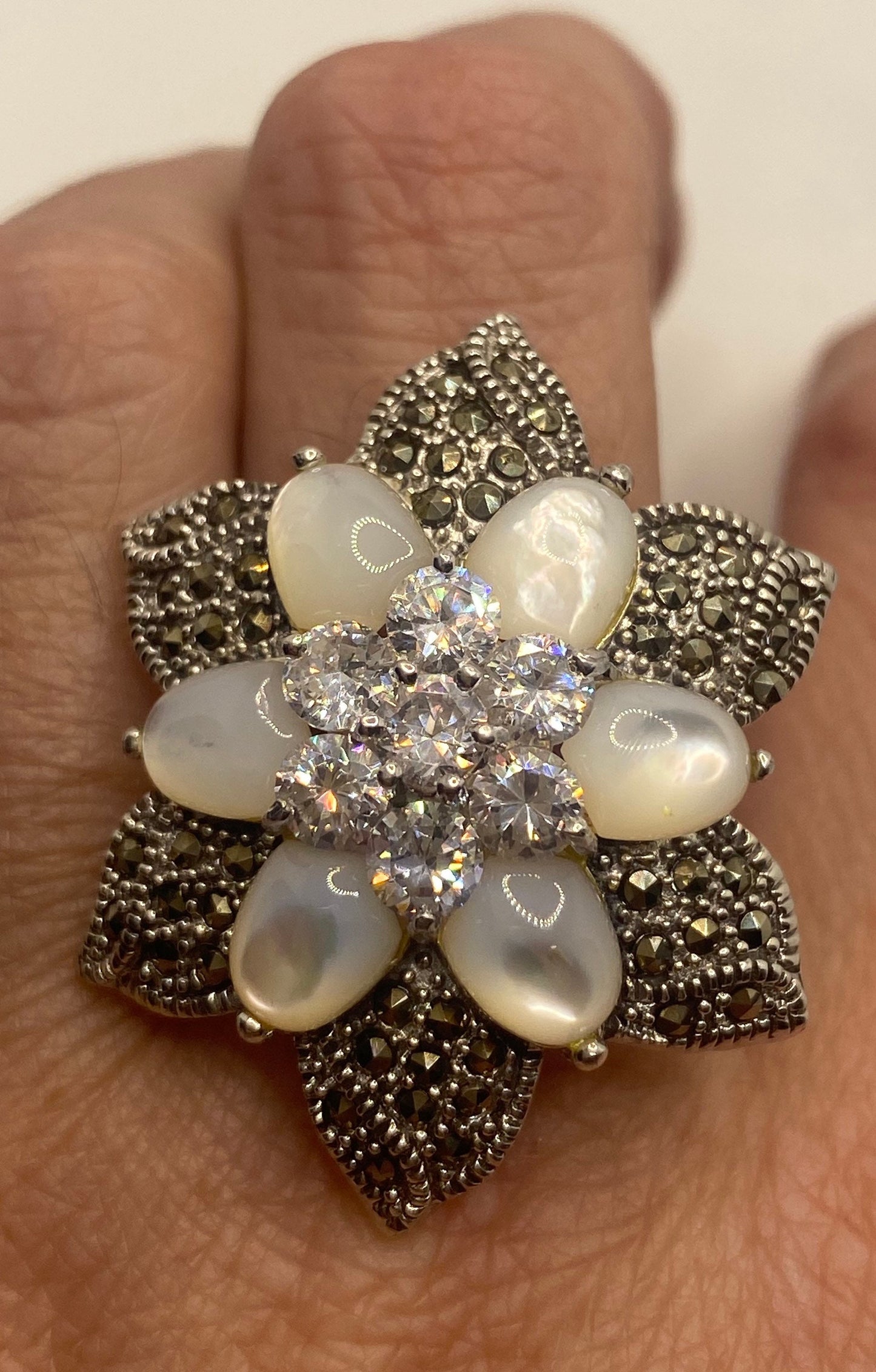 Vintage Mother of Pearl 925 Sterling Silver Marcasite Flower Ring