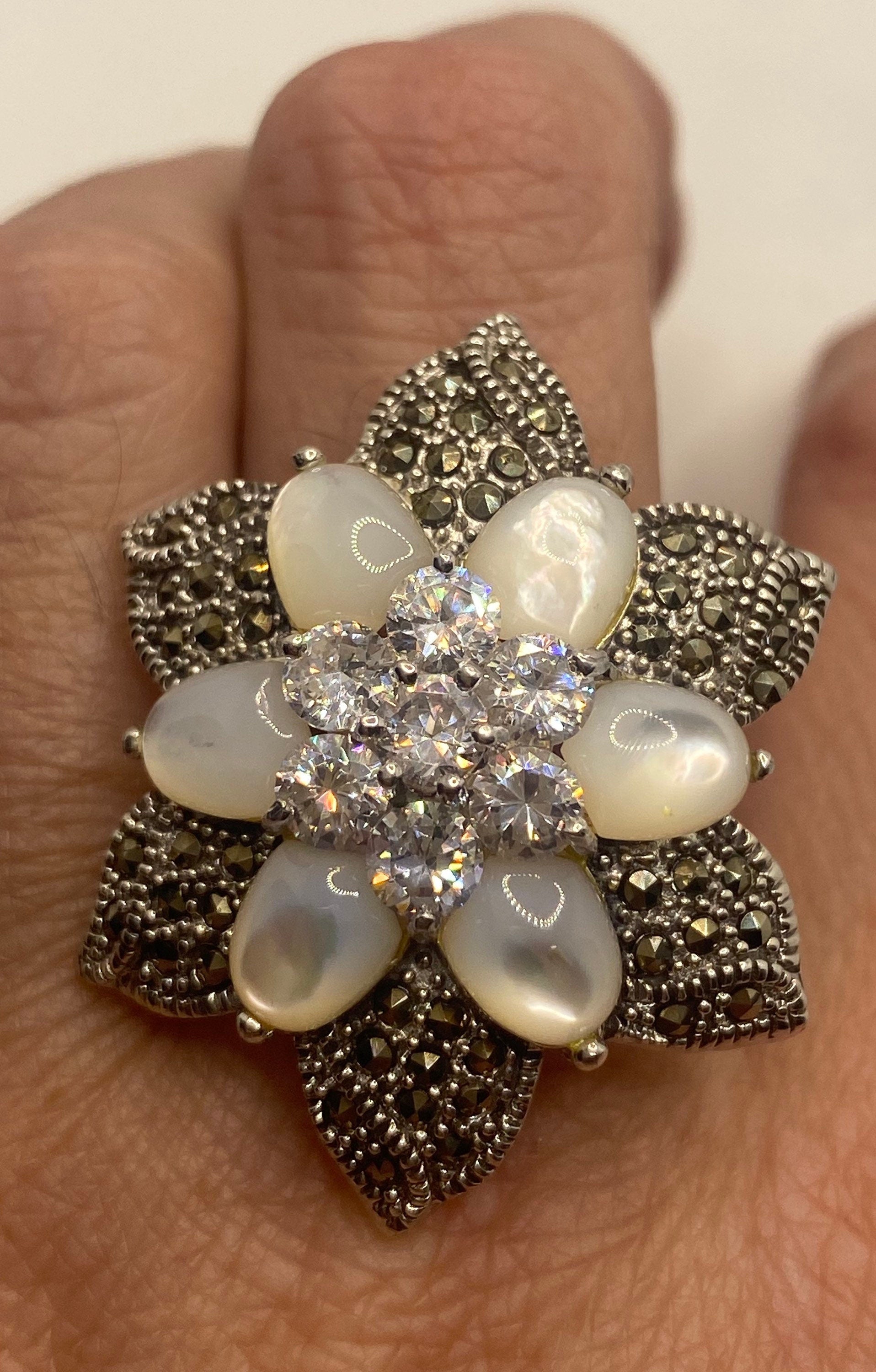 Vintage Mother of Pearl 925 Sterling Silver Marcasite Flower Ring