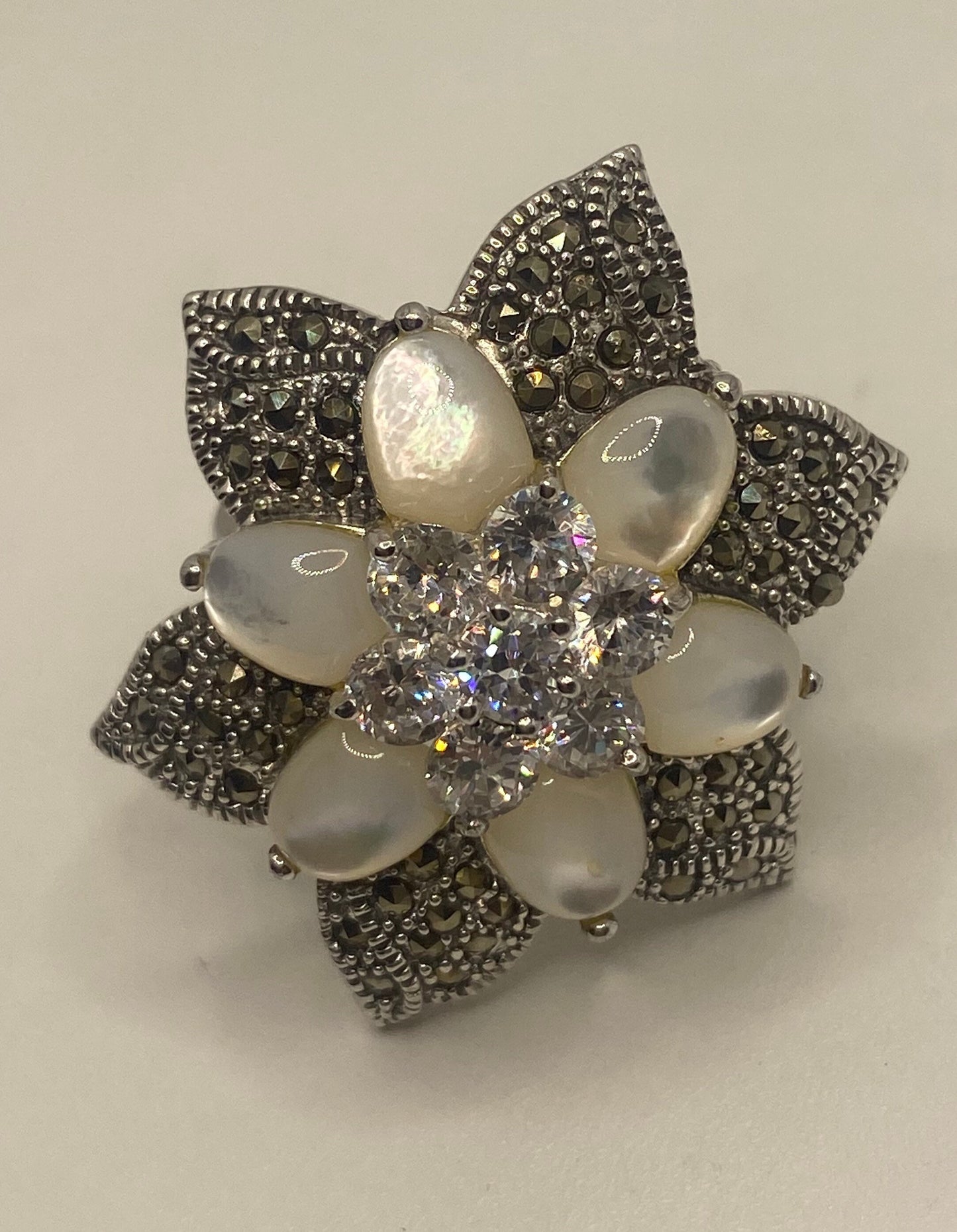 Vintage Mother of Pearl 925 Sterling Silver Marcasite Flower Ring