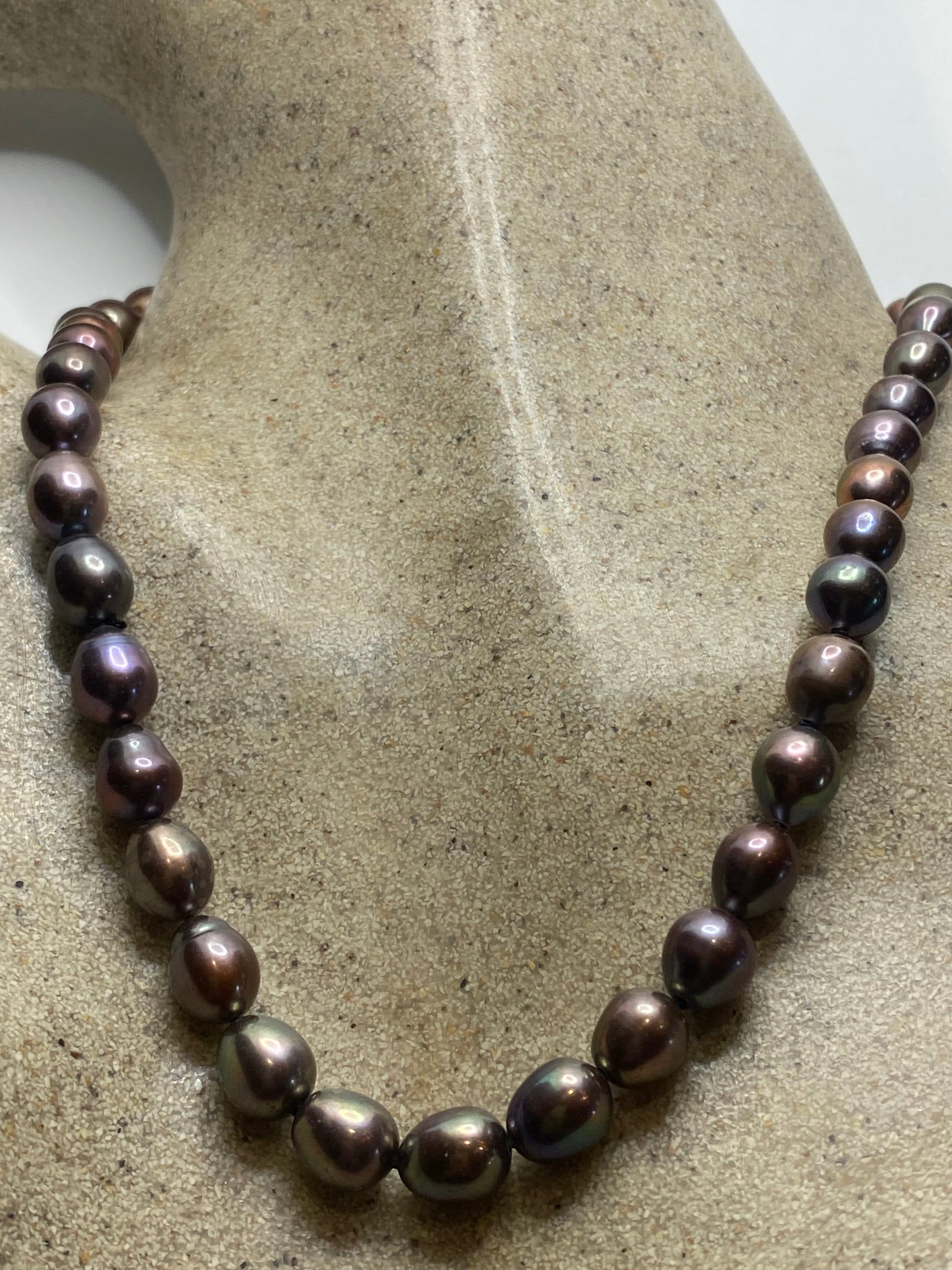 Vintage Hand Knotted Black Pearl 16 in Necklace