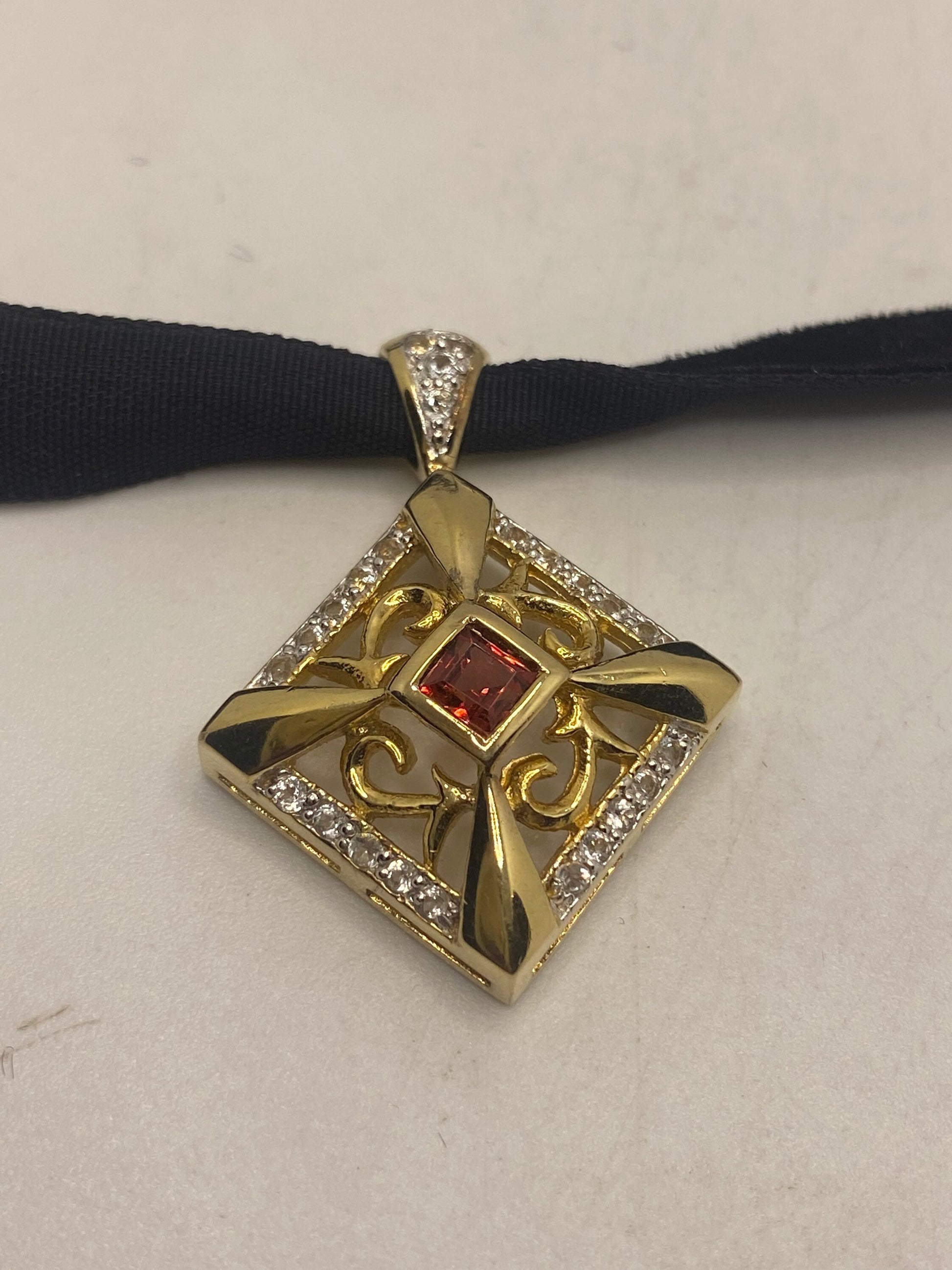 Vintage Golden 925 Sterling Silver Genuine Garnet Antique Pendant Necklace