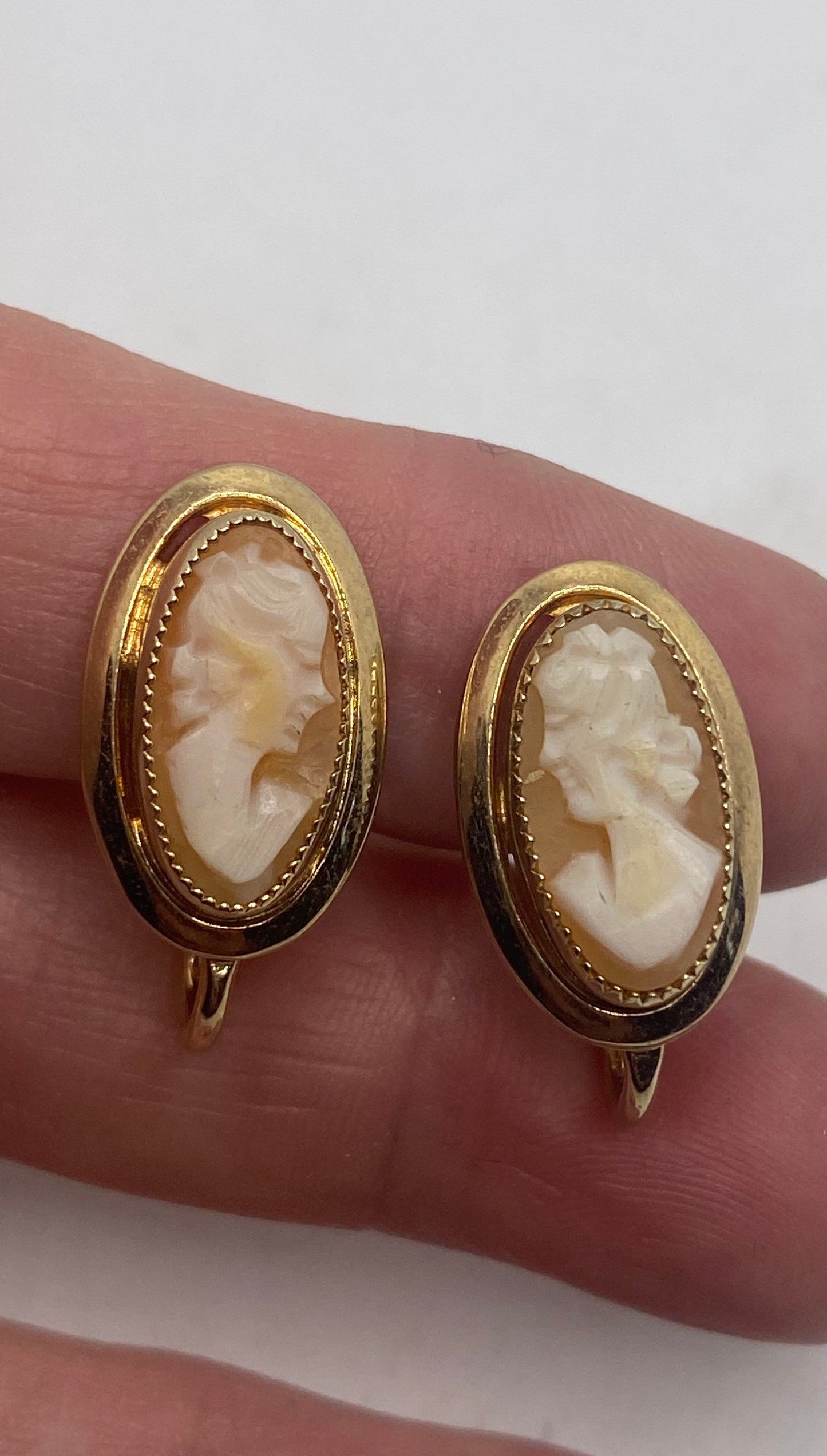 Vintage Cameo Gold filled Screw Back Earrings