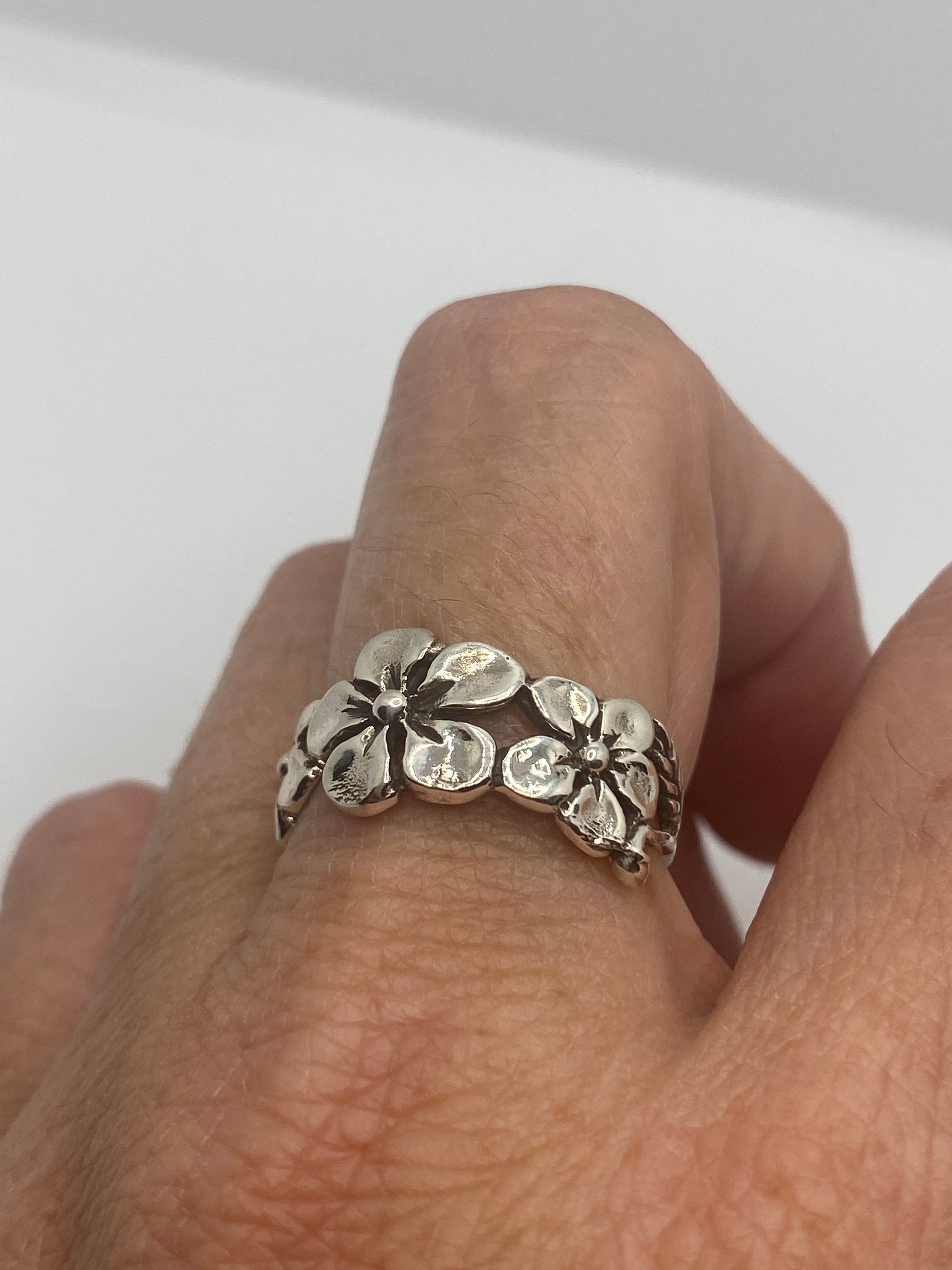 Vintage 925 Sterling Silver Flower Ring