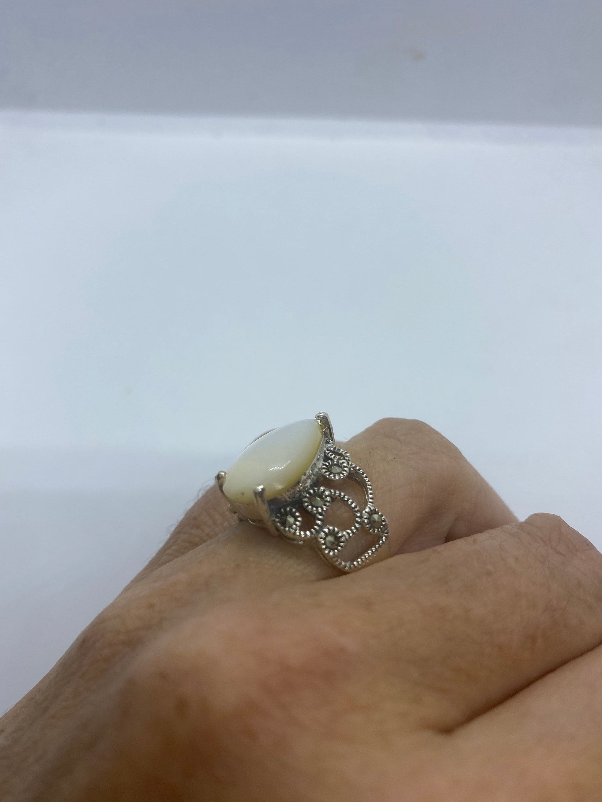 Vintage Mother of Pearl 925 Sterling Silver Marcasite Cocktail Ring