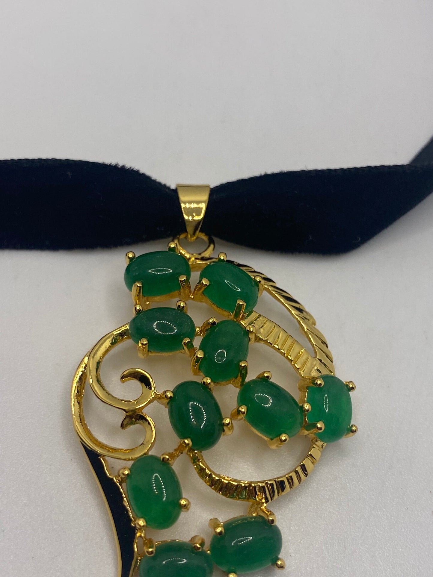 Vintage Green Jade Choker Gold Finish Necklace Pendant