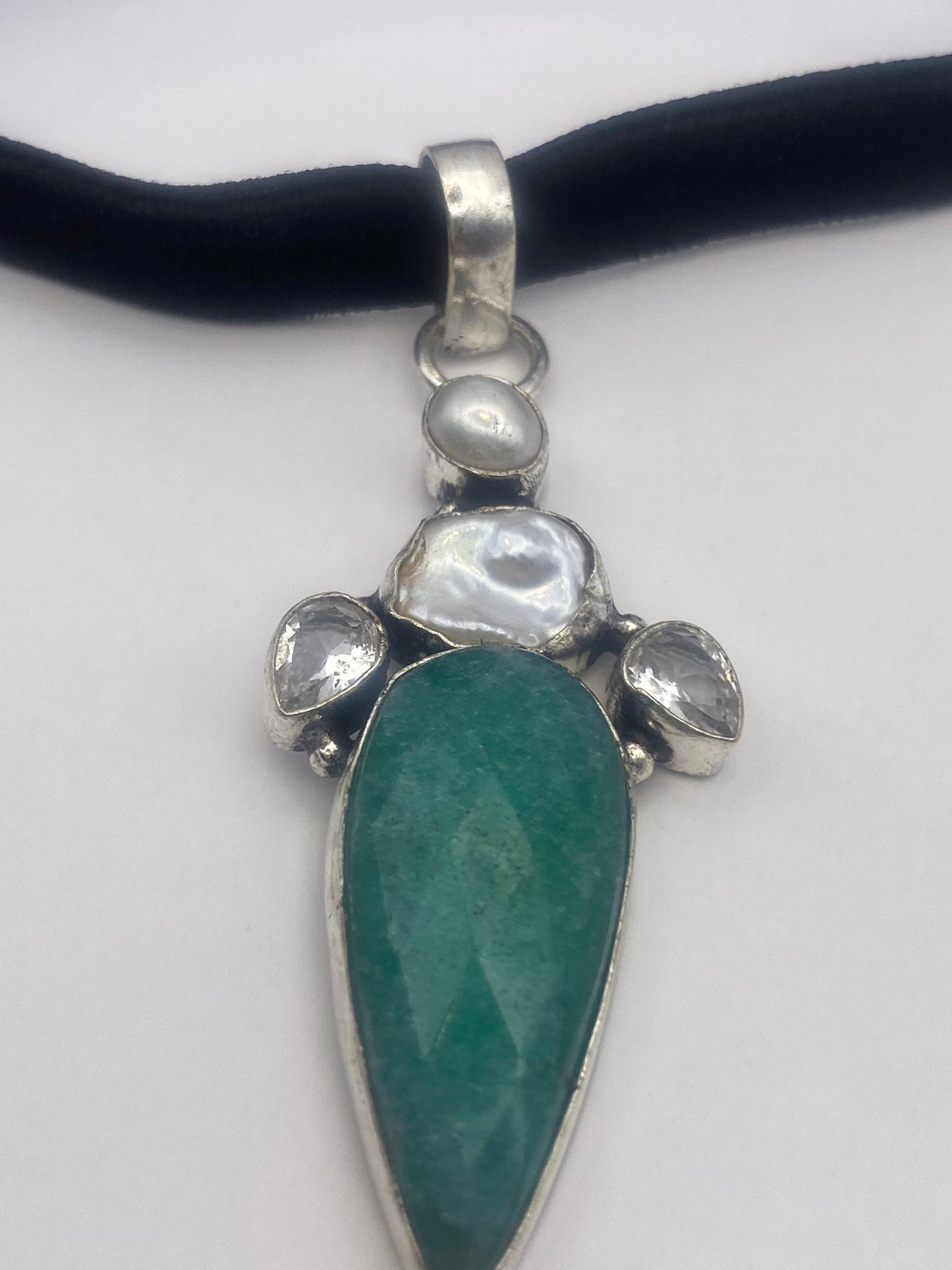 Vintage Green Raw Emerald Crystal pearl Black Velvet Choker Pendant