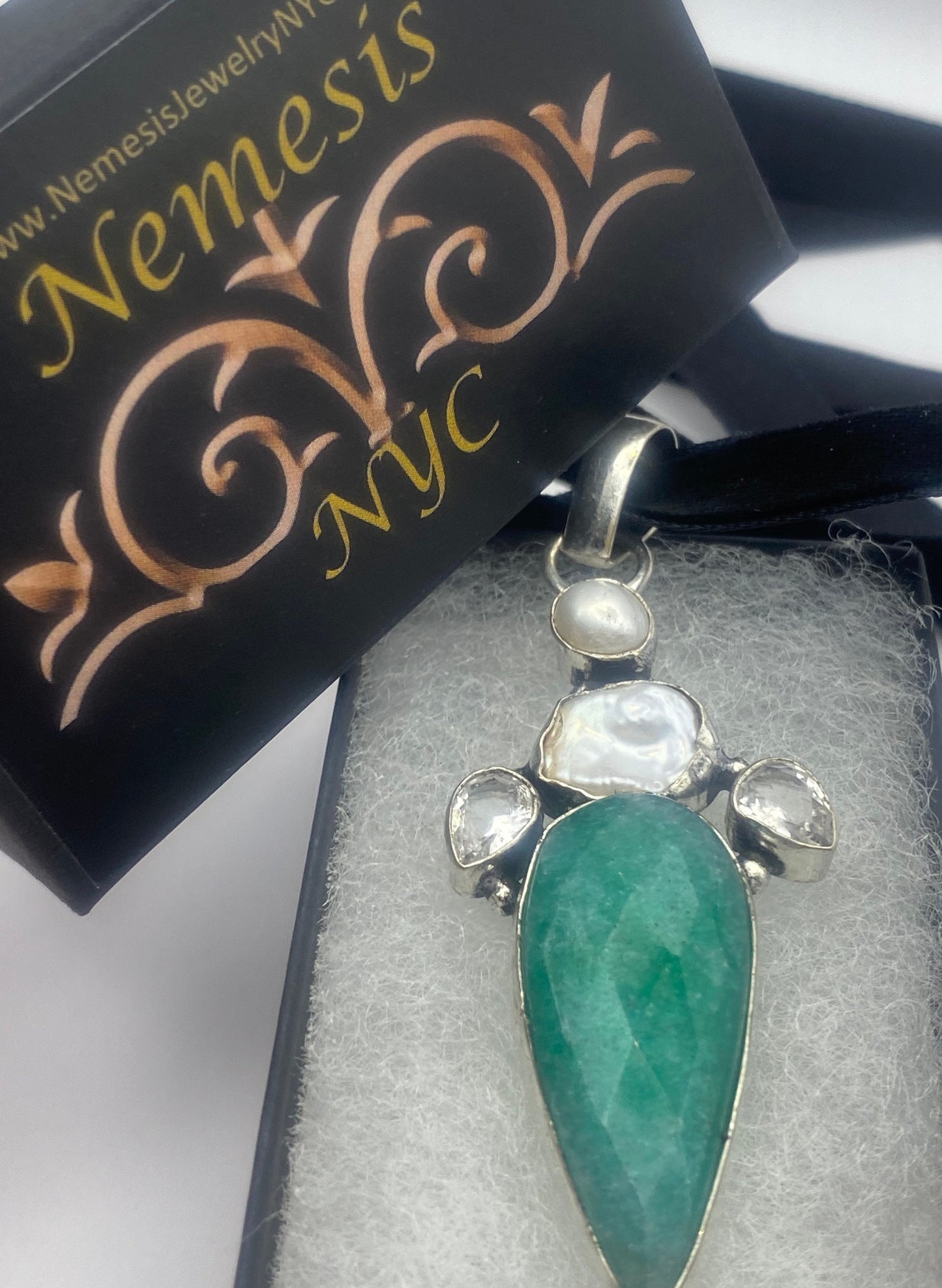 Vintage Green Raw Emerald Crystal pearl Black Velvet Choker Pendant