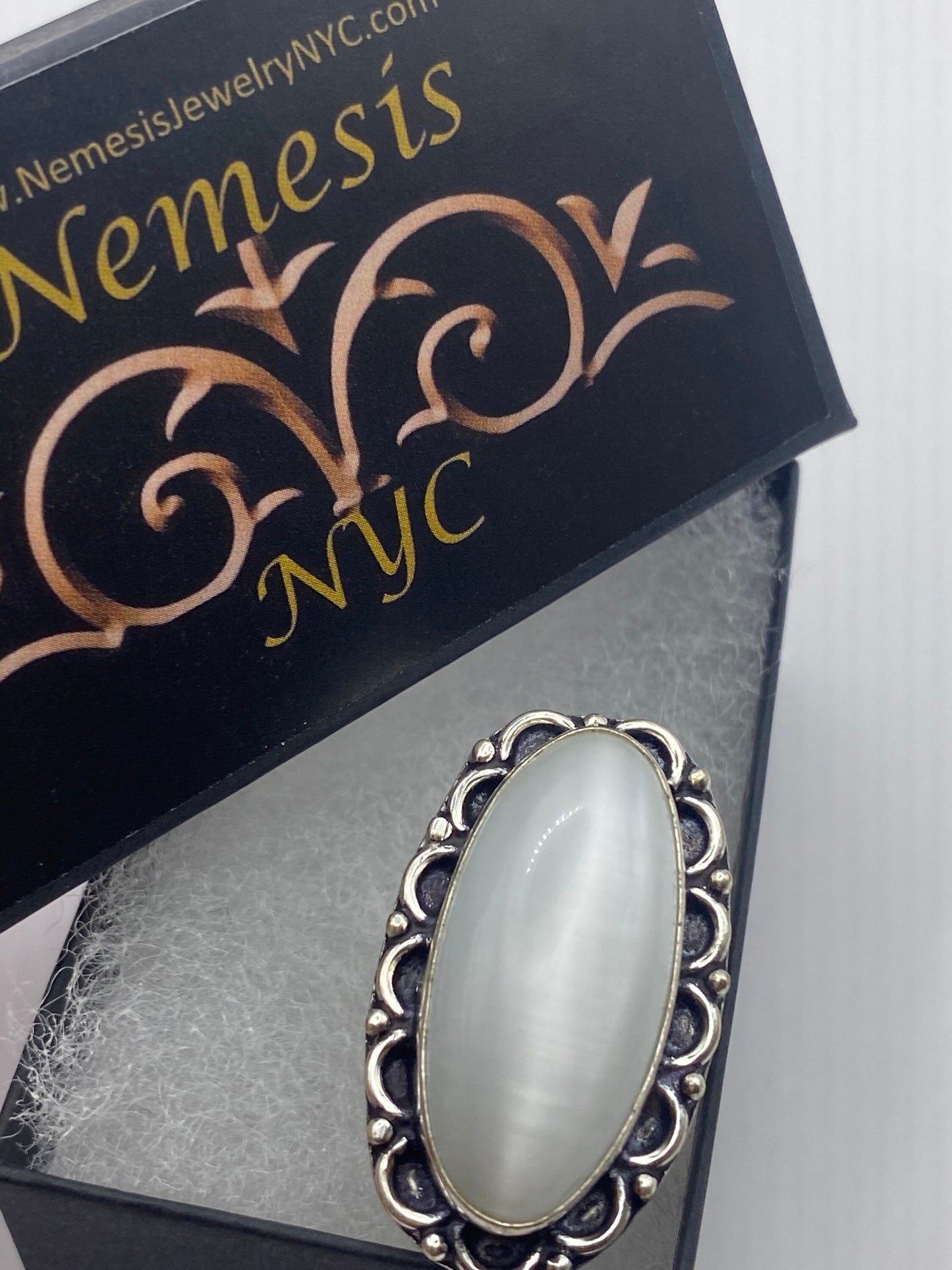 Vintage White Cats Eye Art Glass Ring About 1 Inch Long Knuckle Ring