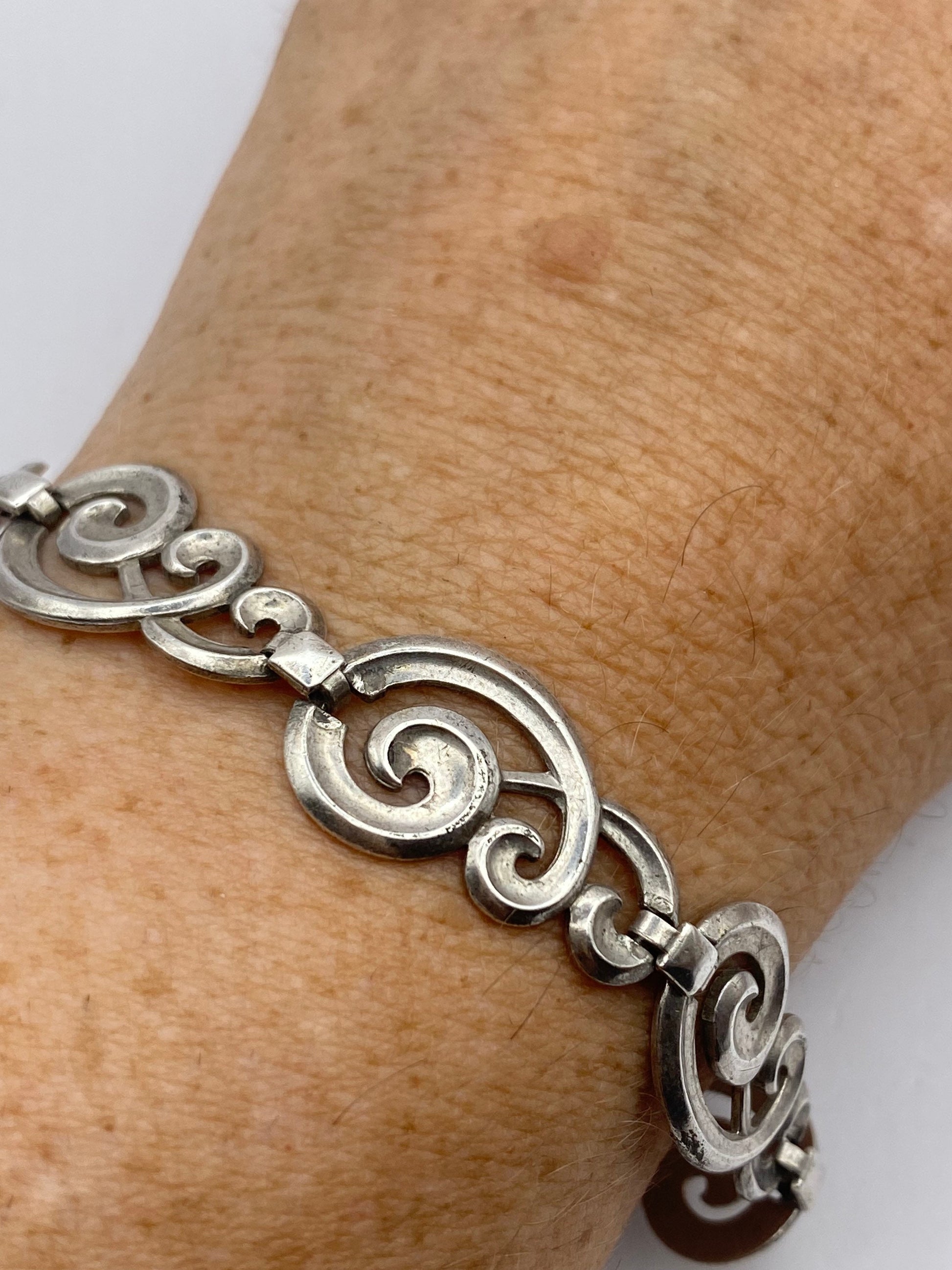 Vintage 925 Sterling Silver Filigree Flower Bracelet