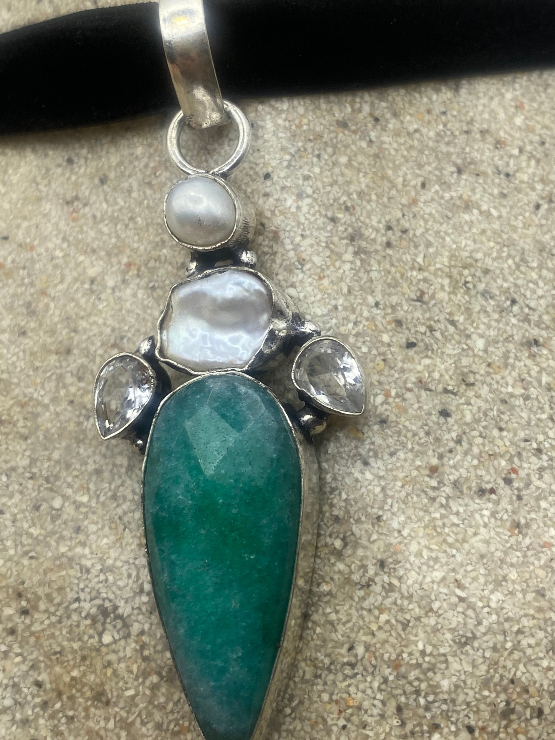 Vintage Green Raw Emerald Crystal pearl Black Velvet Choker Pendant