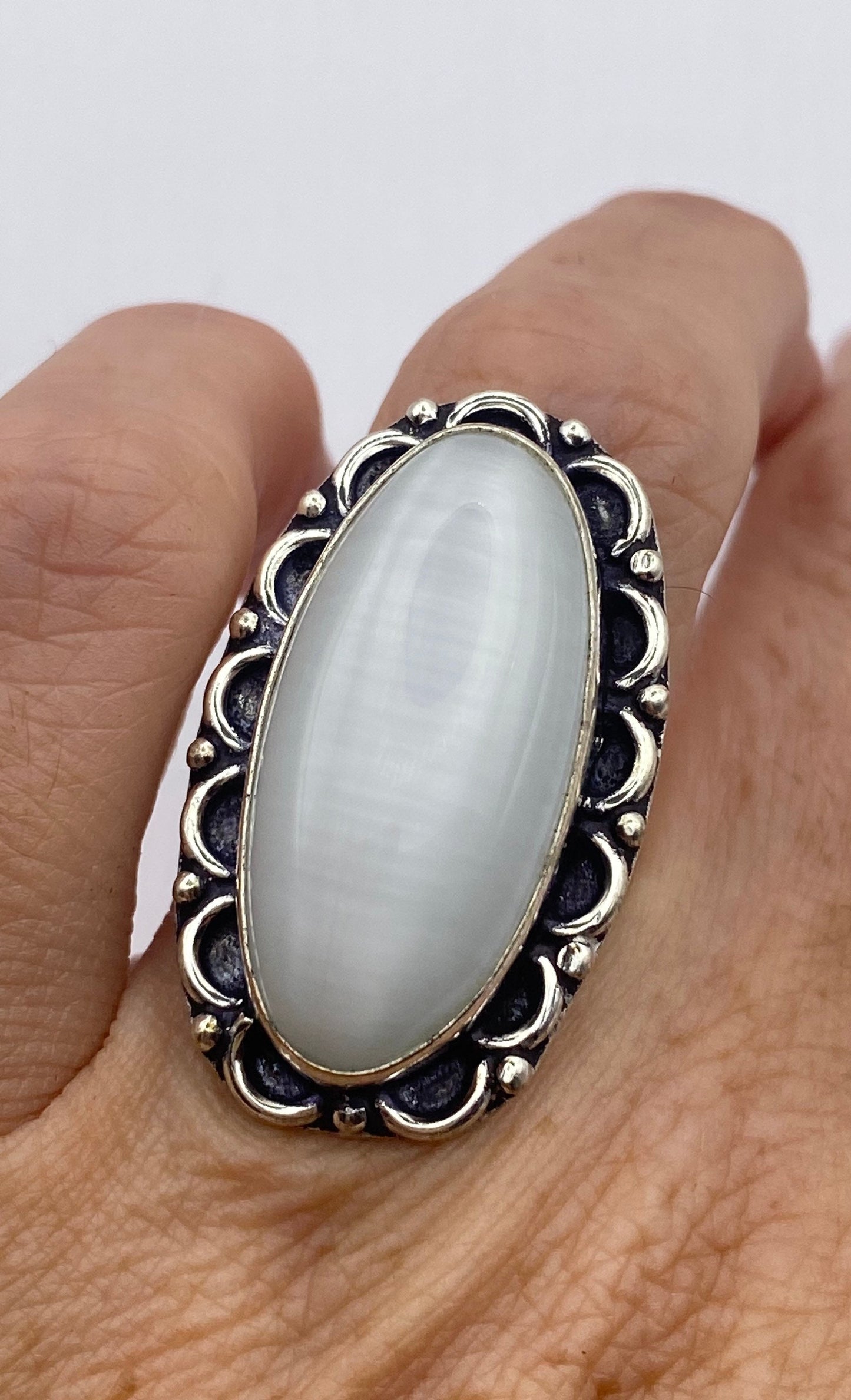 Vintage White Cats Eye Art Glass Ring About 1 Inch Long Knuckle Ring