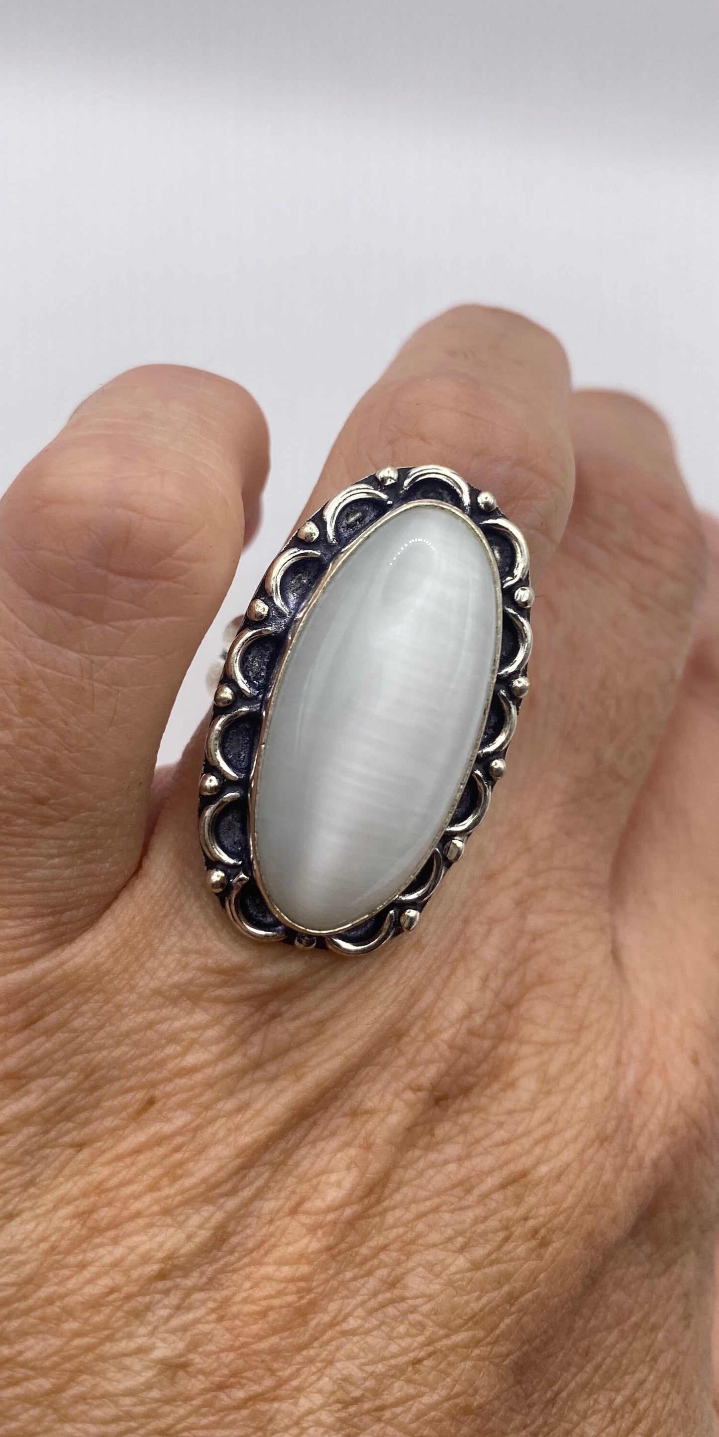 Vintage White Cats Eye Art Glass Ring About 1 Inch Long Knuckle Ring