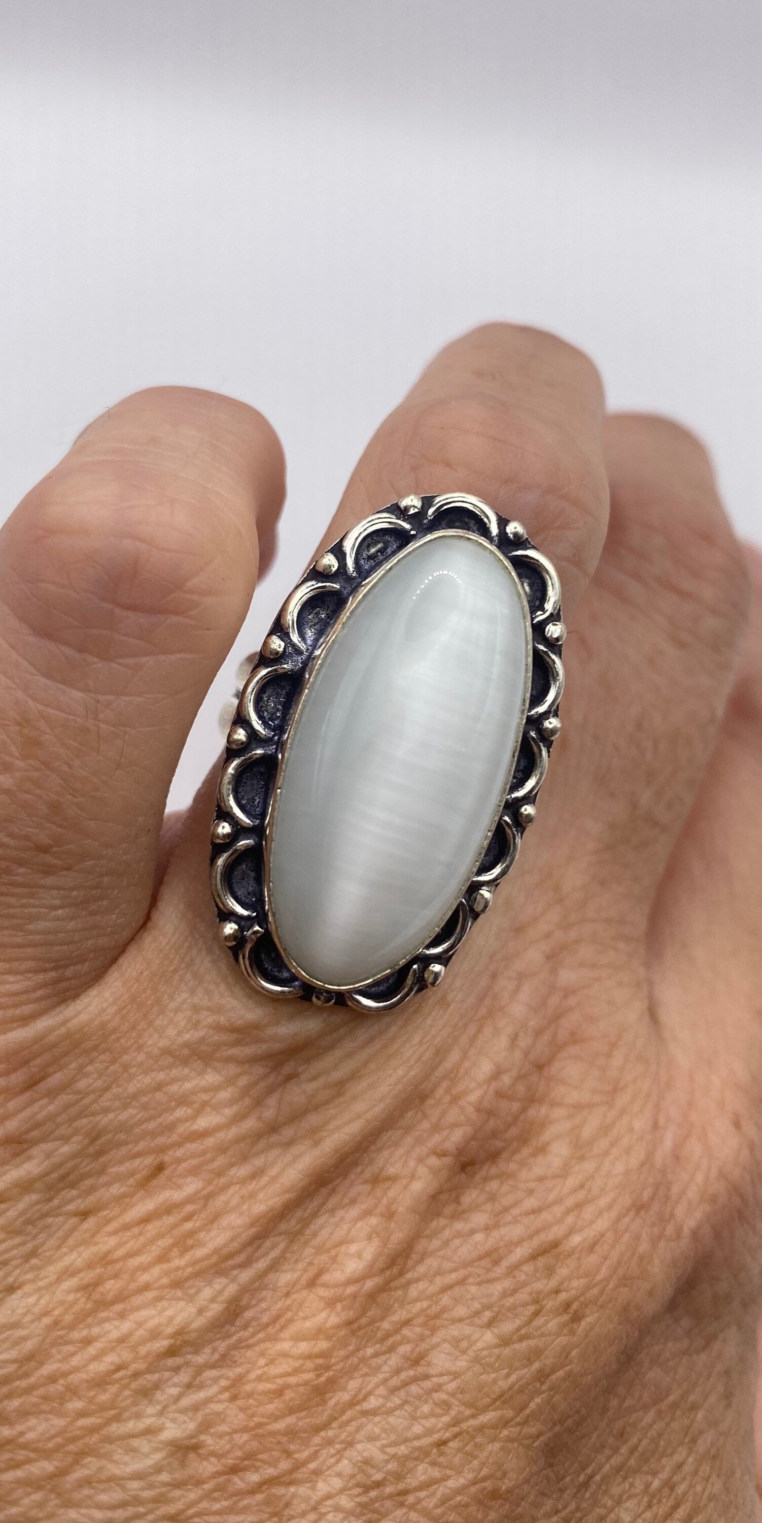 Vintage White Cats Eye Art Glass Ring About 1 Inch Long Knuckle Ring