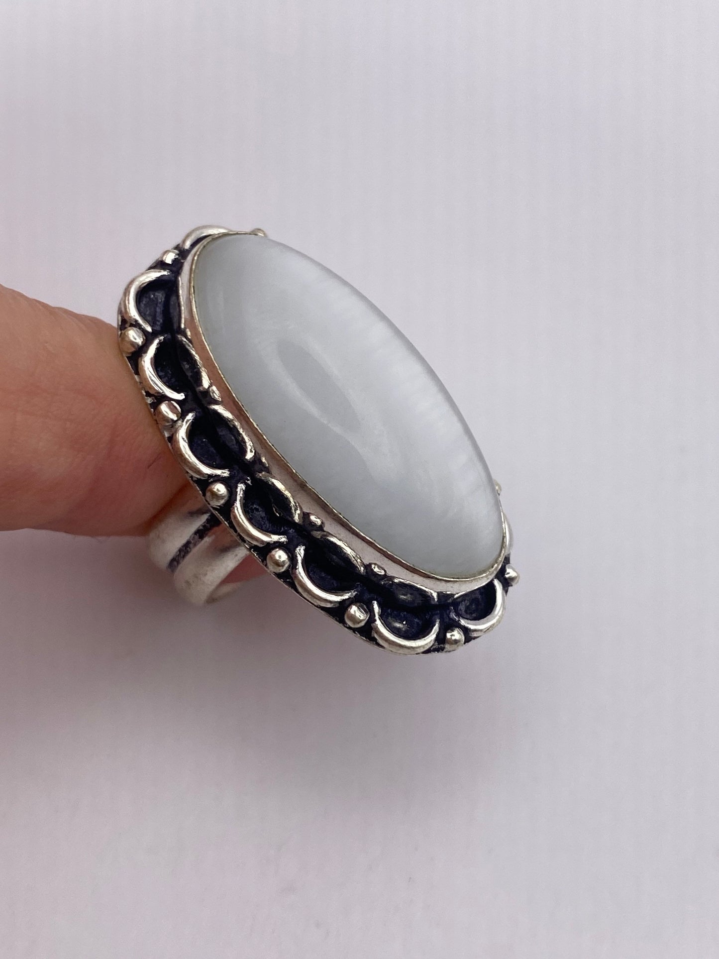 Vintage White Cats Eye Art Glass Ring About 1 Inch Long Knuckle Ring
