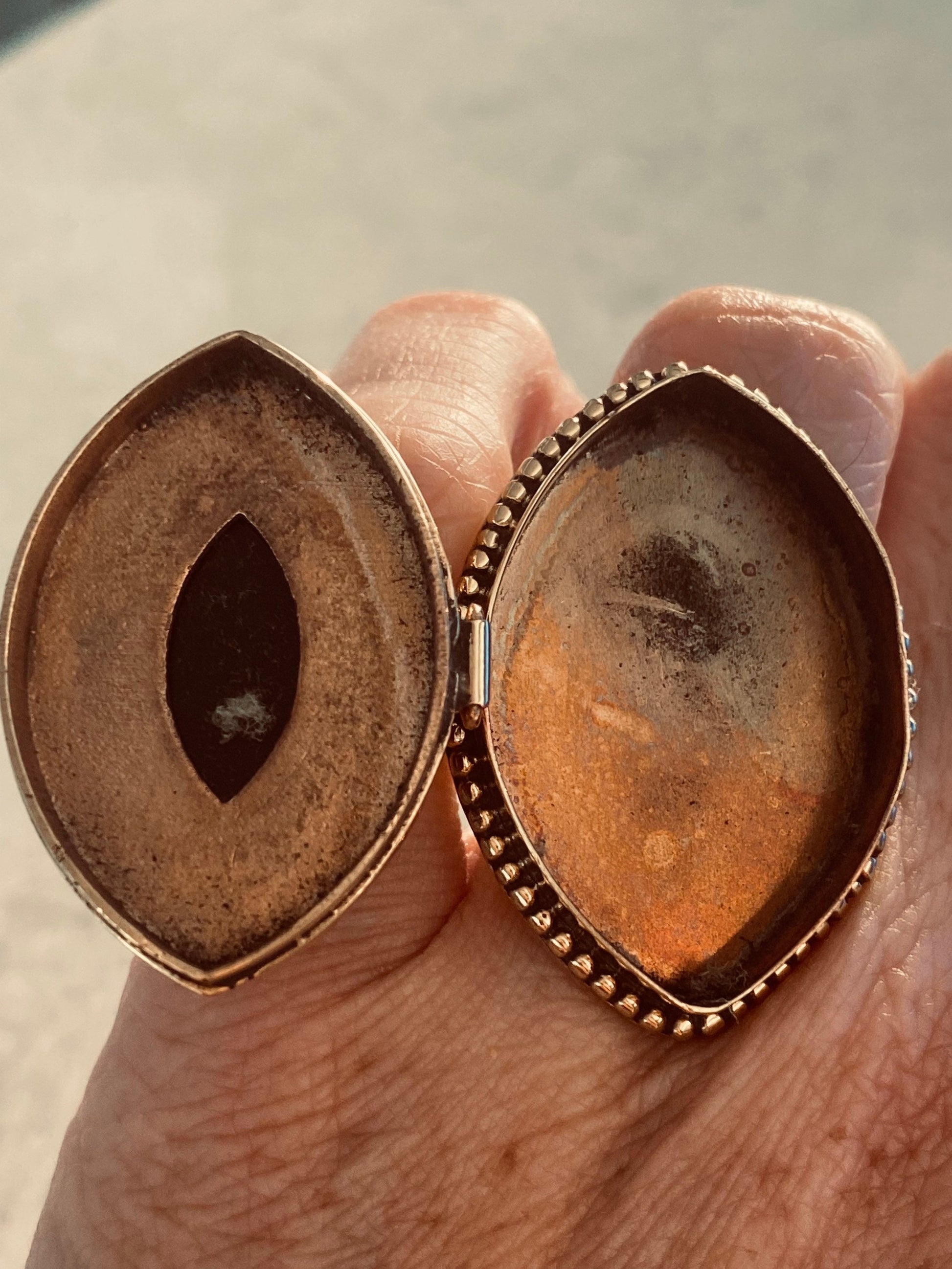 Vintage Black Onyx Brass Poison Pillbox Ring