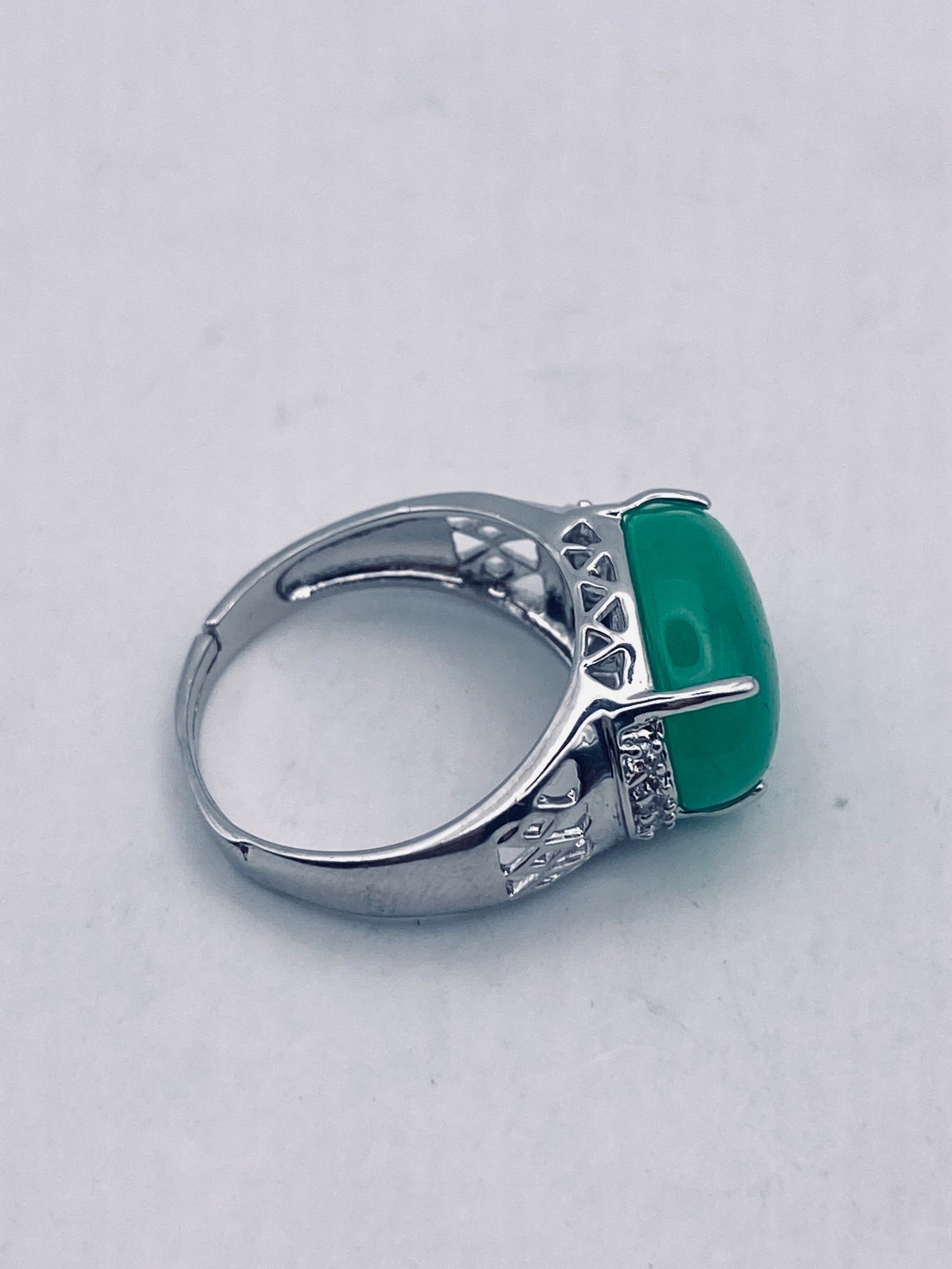 Vintage Lucky Green Nephrite Jade Heart Ring