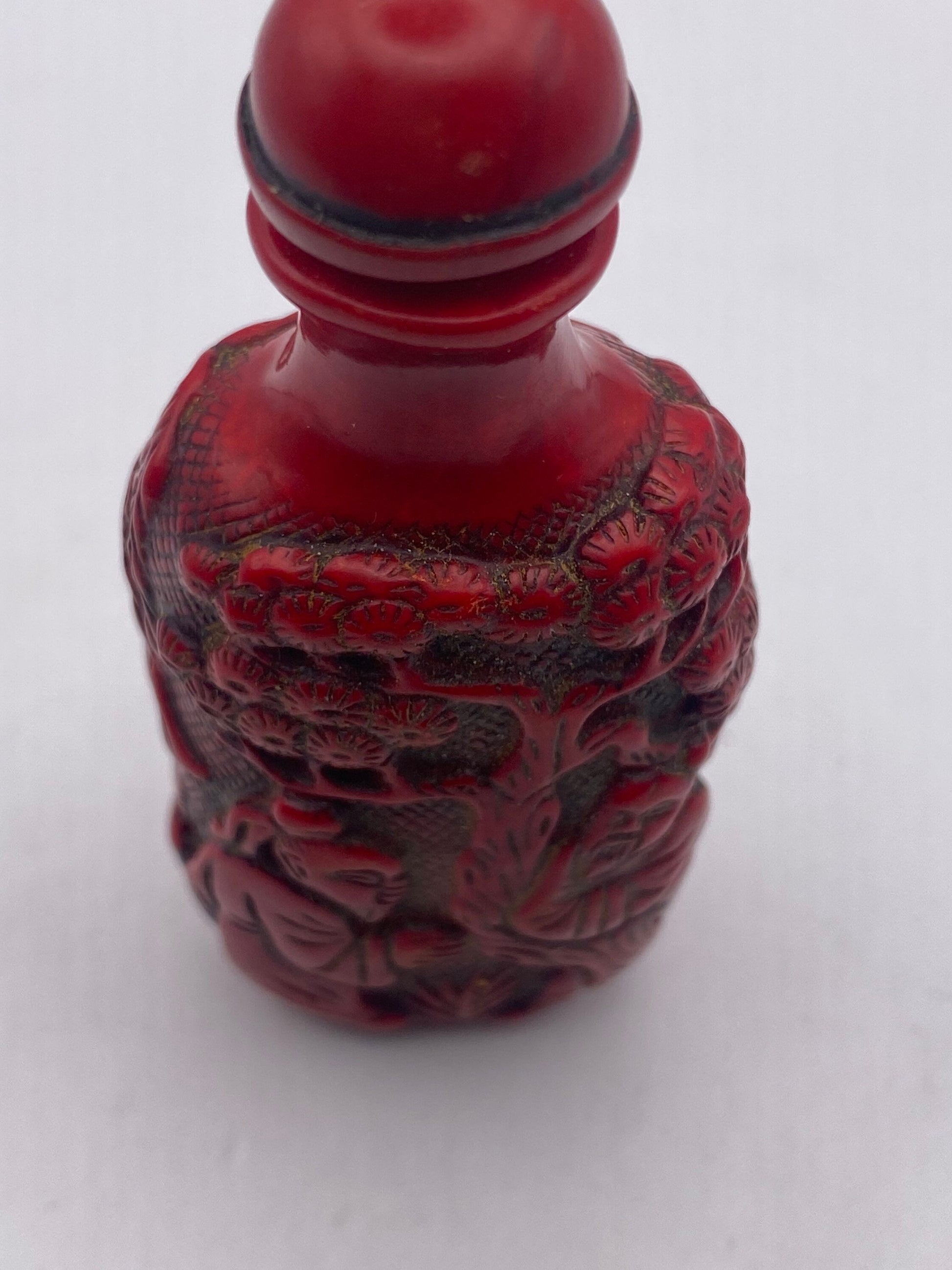 Vintage Men in Garden Bottle Snuff Perfume Flask Cinnabar Resin