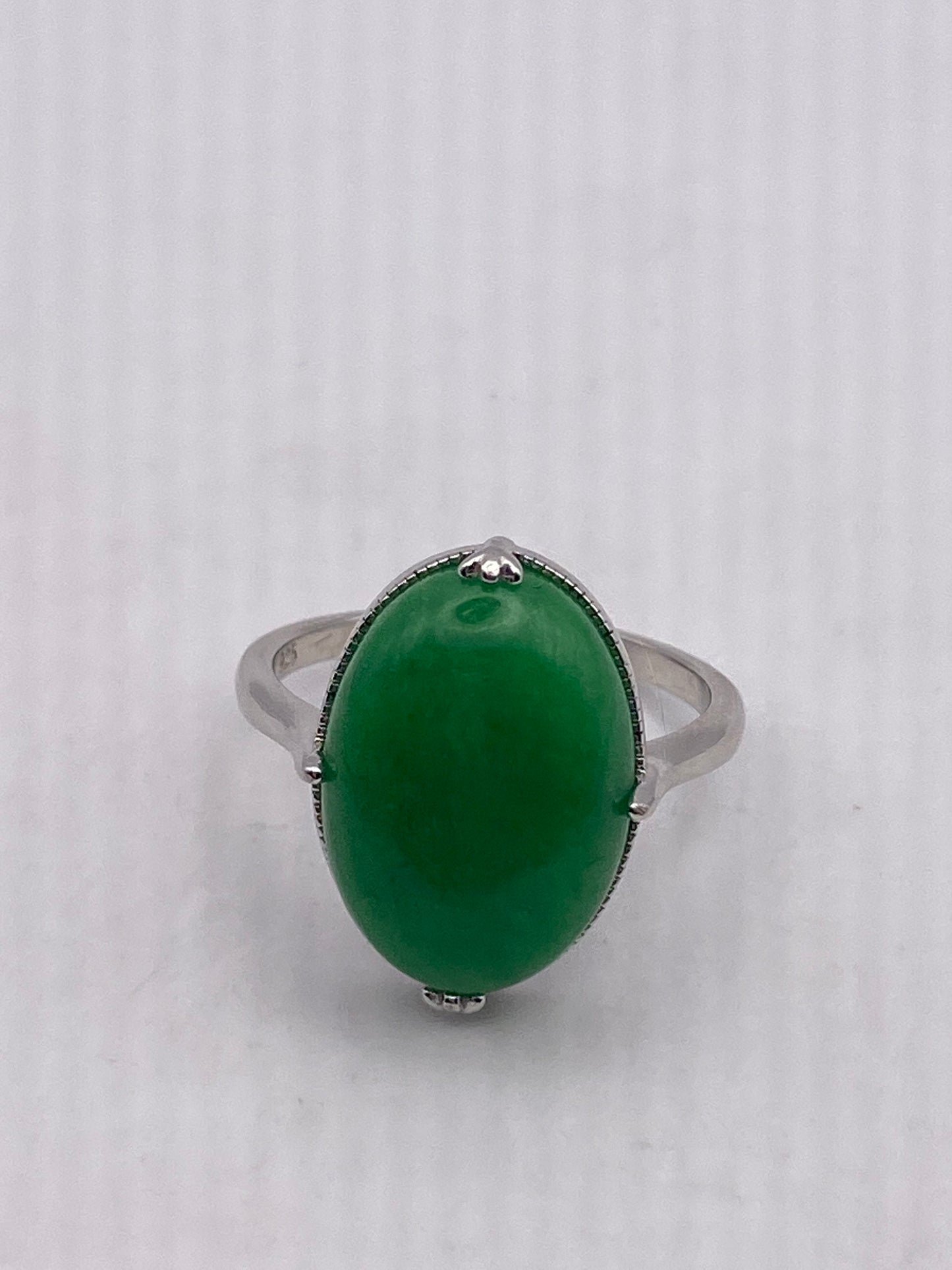 Vintage Fun Green Jade 925 Sterling Silver Cocktail Ring