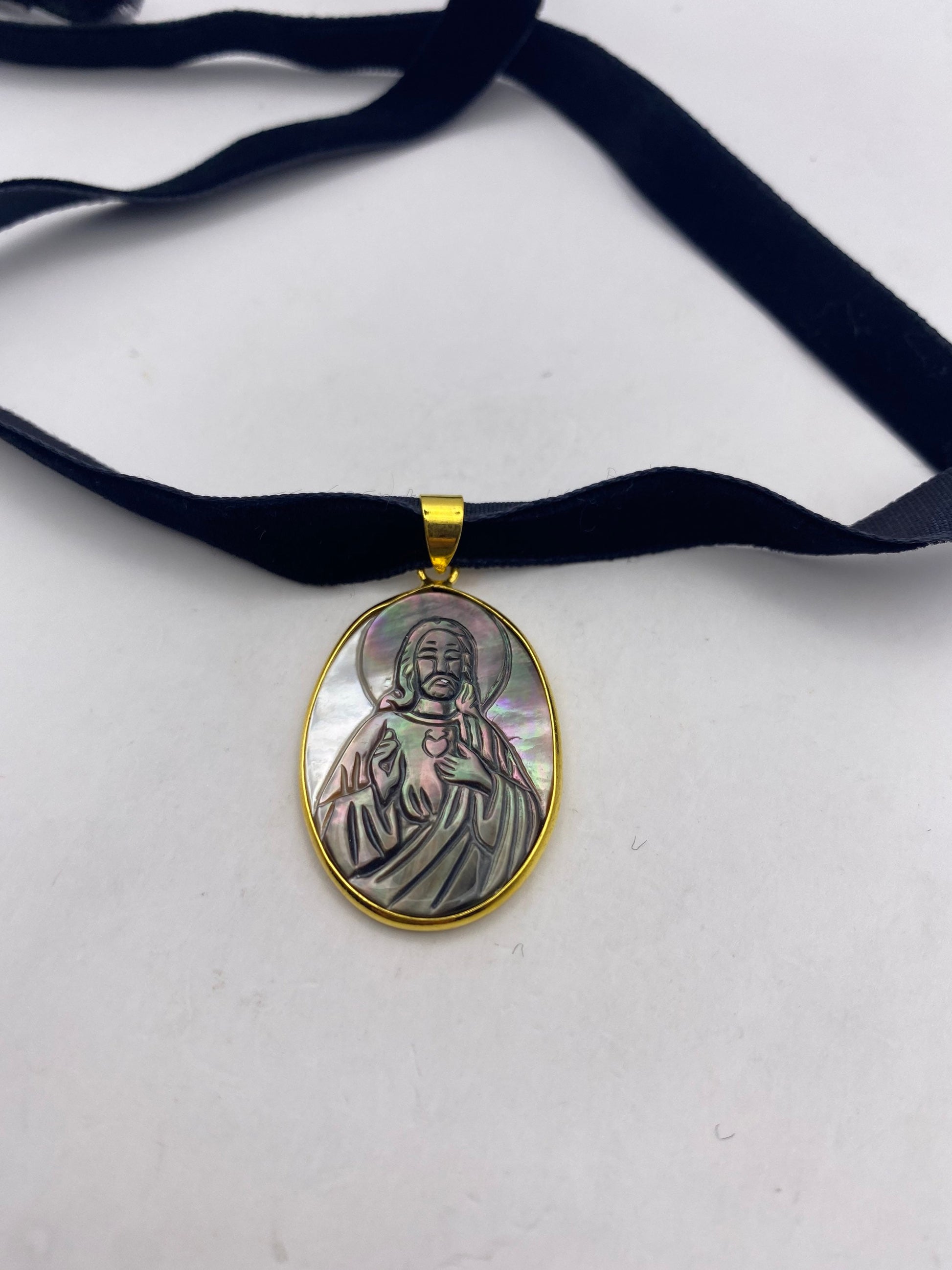 Vintage Jesus Mother of Pearl Cameo Silver Stainless Steel Pendant Necklace