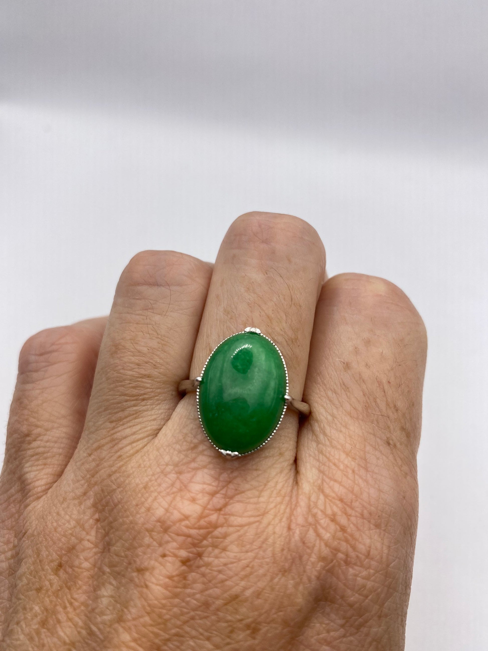 Vintage Fun Green Jade 925 Sterling Silver Cocktail Ring