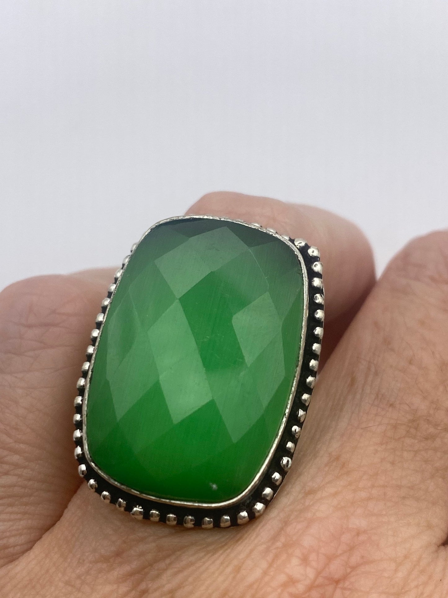 Vintage Green Cats Eye Art Glass Ring