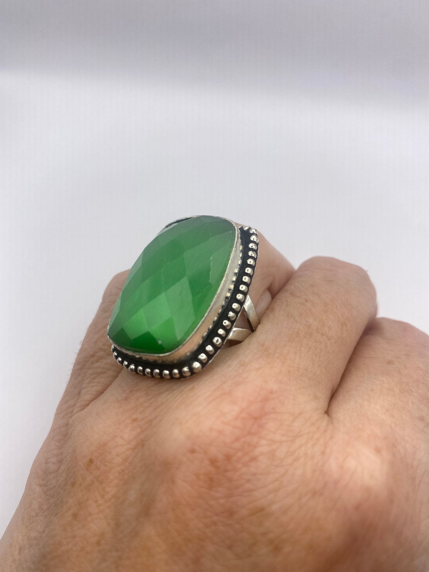 Vintage Green Cats Eye Art Glass Ring