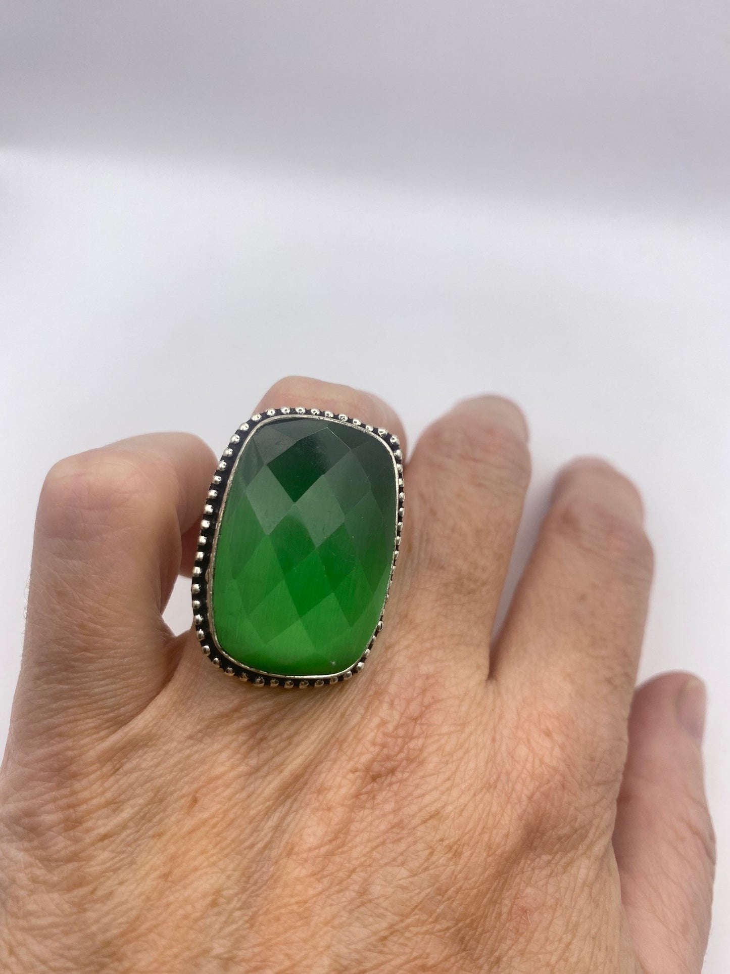 Vintage Green Cats Eye Art Glass Ring