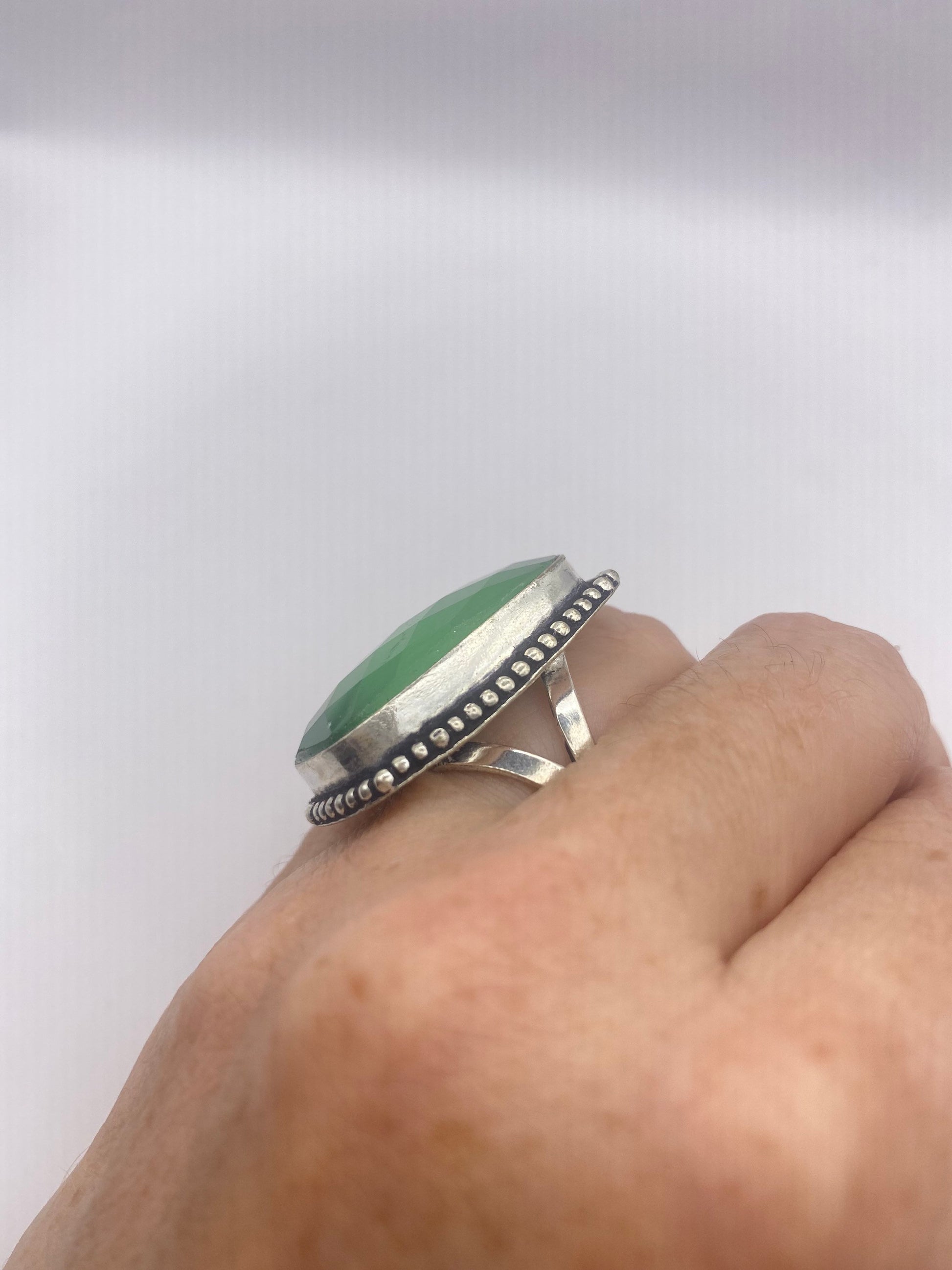 Vintage Green Cats Eye Art Glass Ring