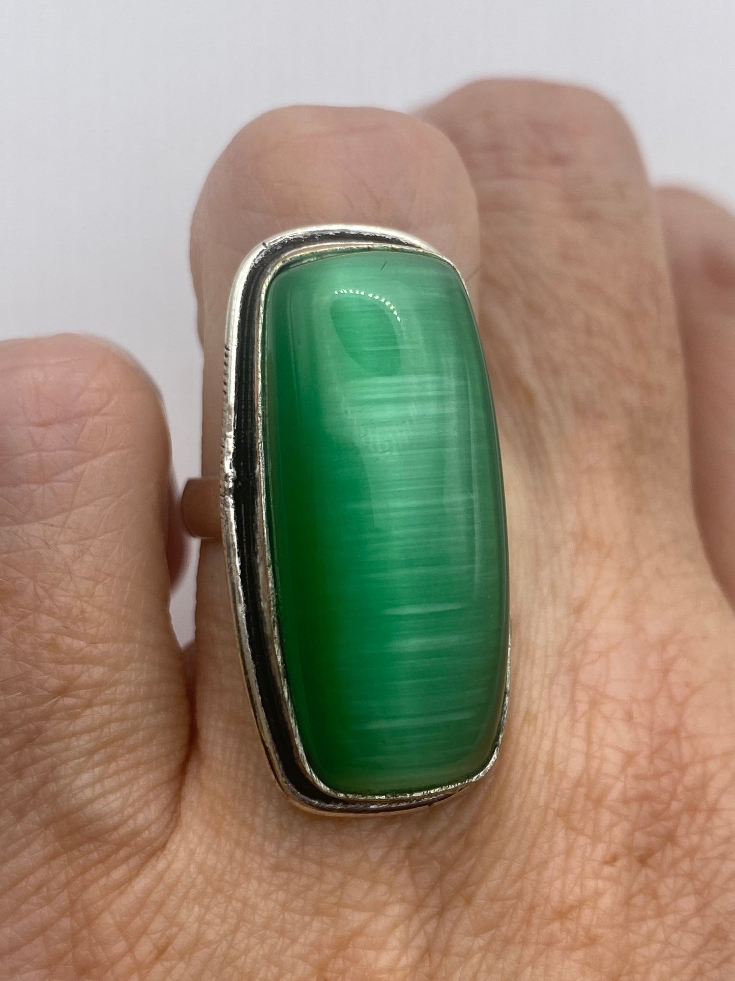 Vintage Green Cats Eye Art Glass Ring