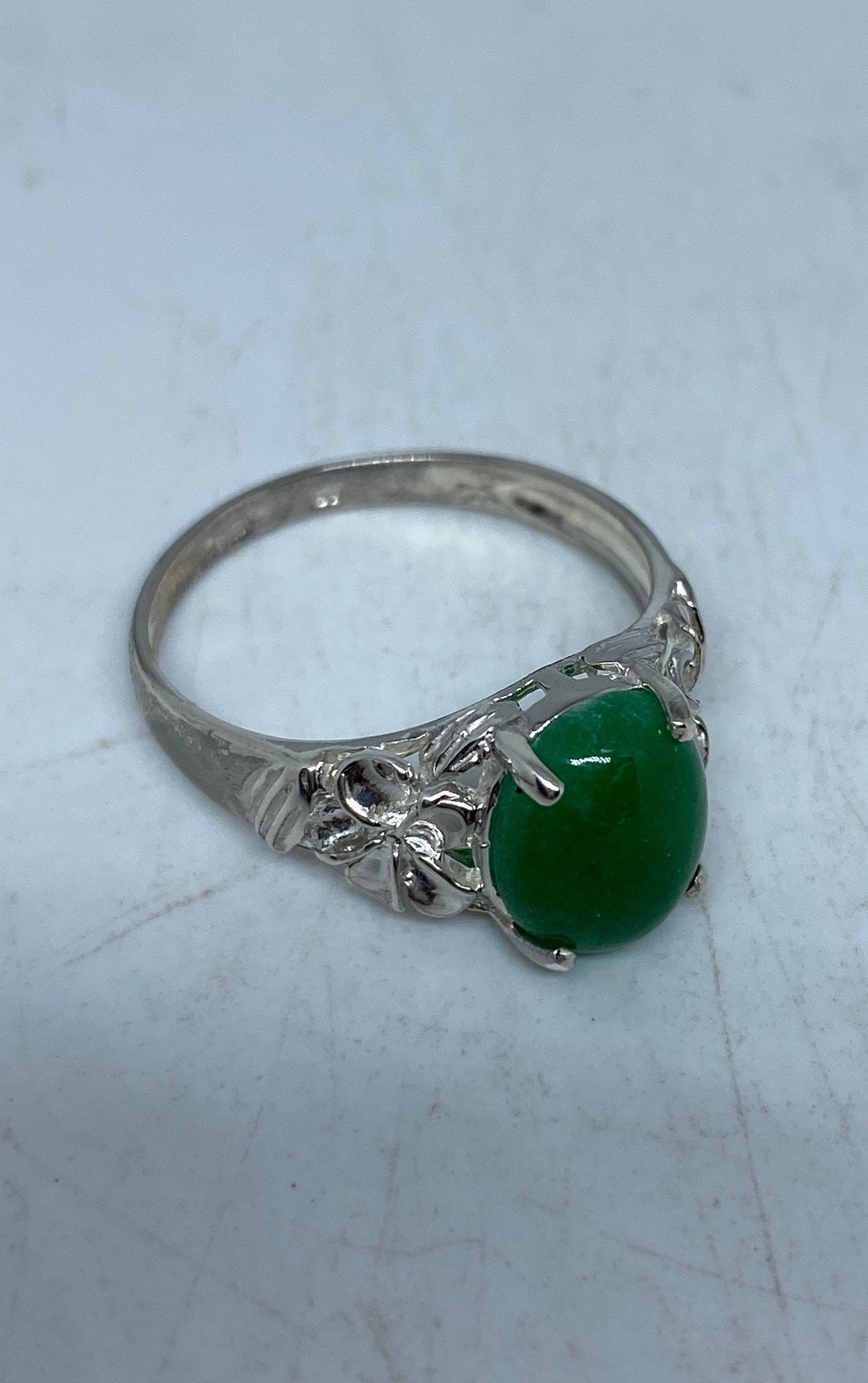 Vintage Green Jade 925 Sterling Silver Ring Size 8