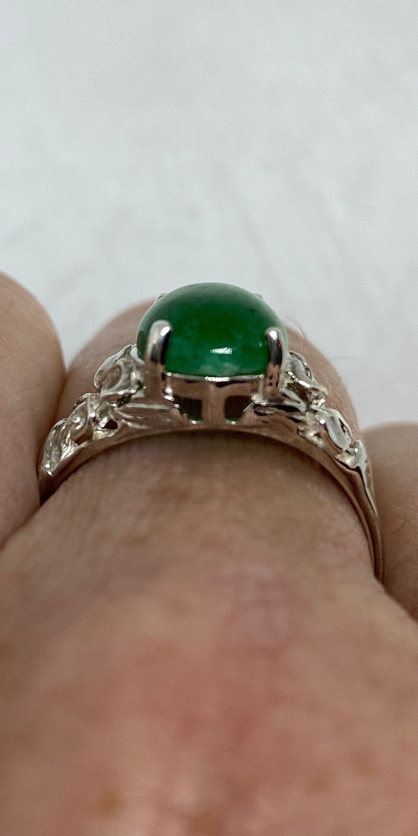 Vintage Green Jade 925 Sterling Silver Ring Size 8