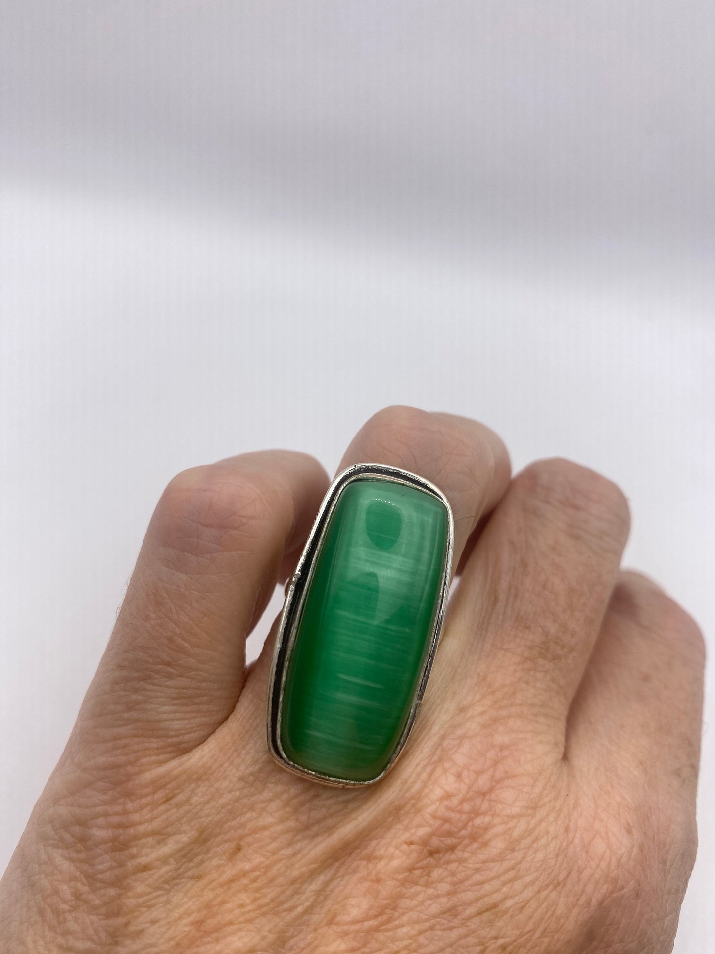 Vintage Green Cats Eye Art Glass Ring