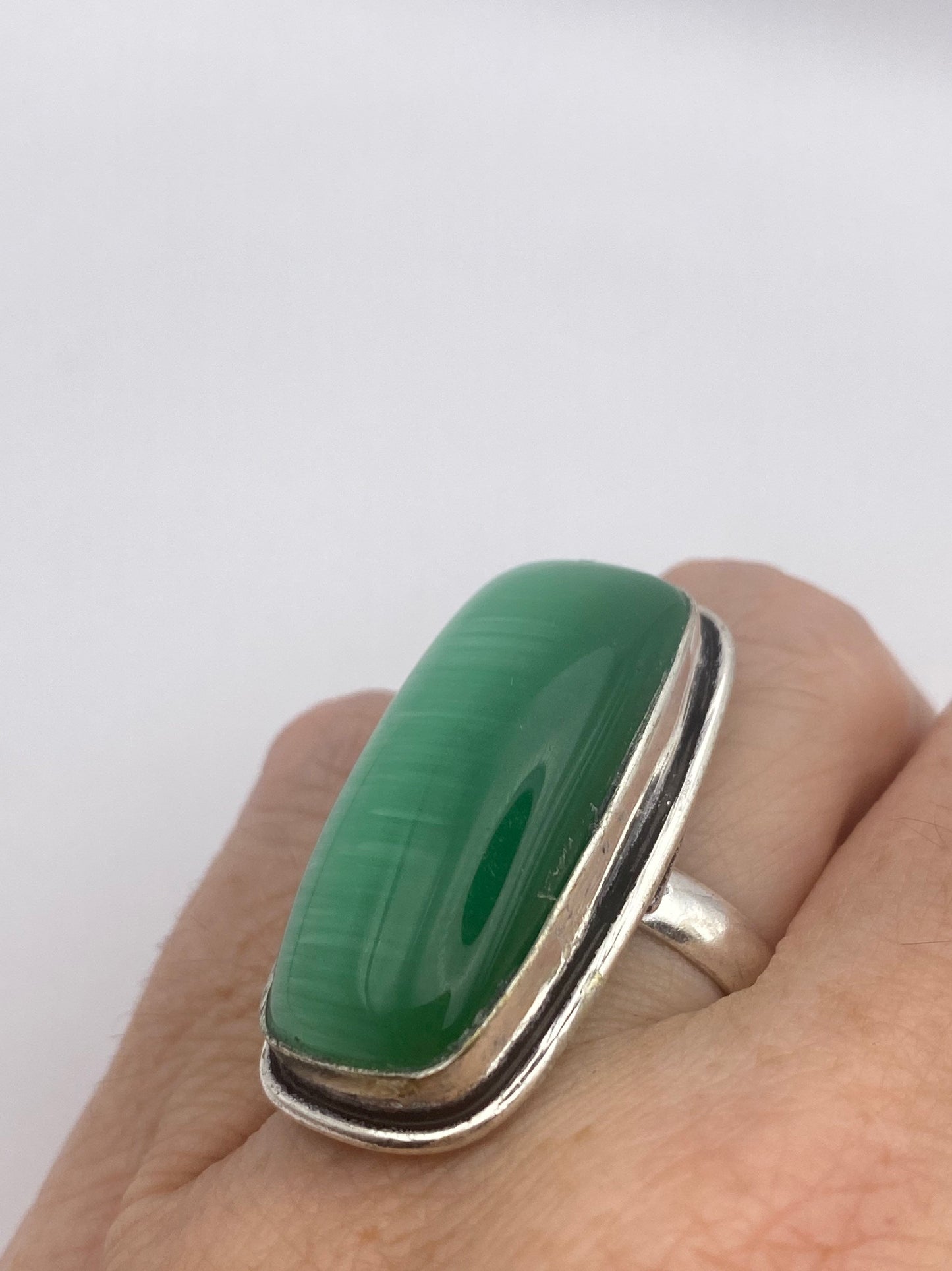 Vintage Green Cats Eye Art Glass Ring