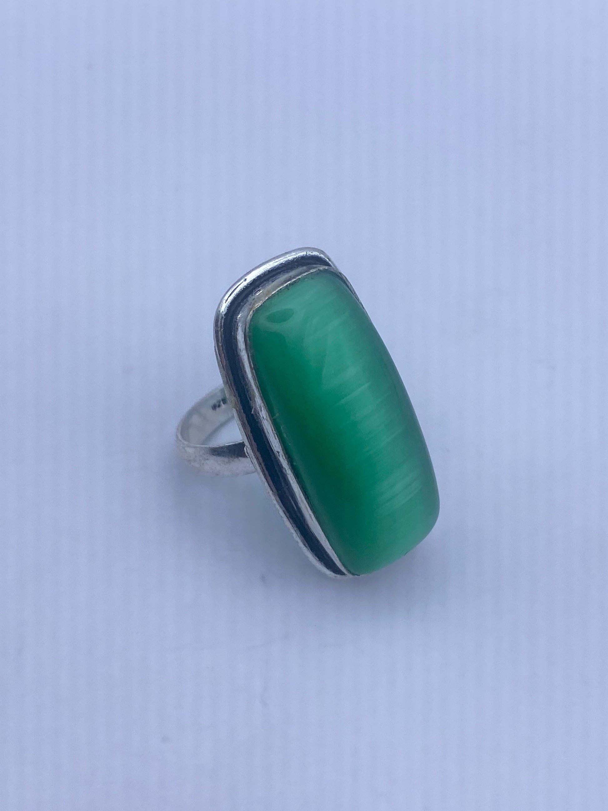 Vintage Green Cats Eye Art Glass Ring