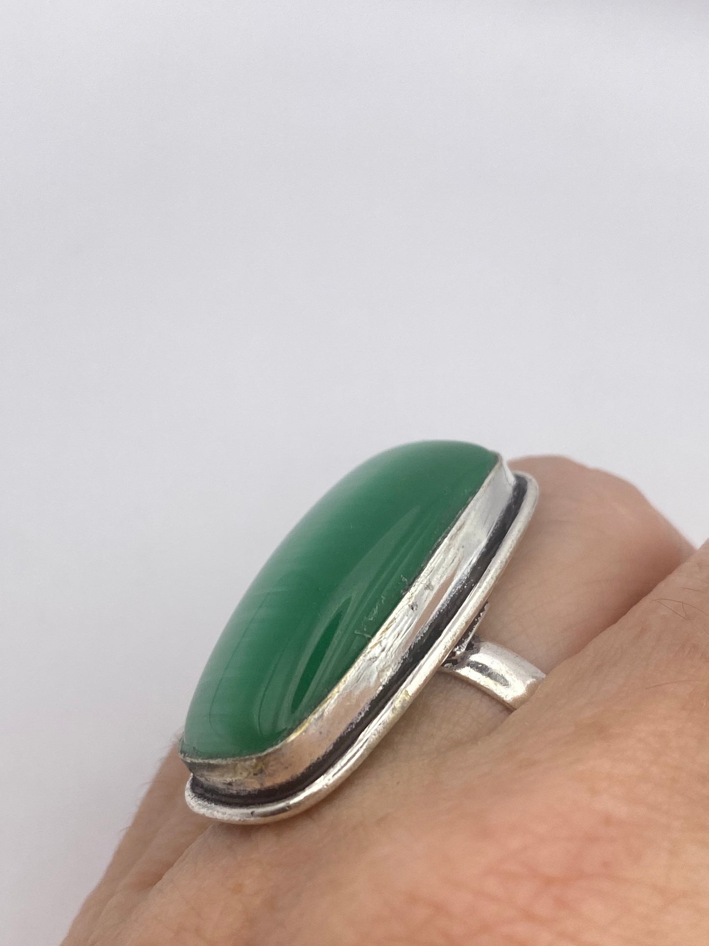 Vintage Green Cats Eye Art Glass Ring