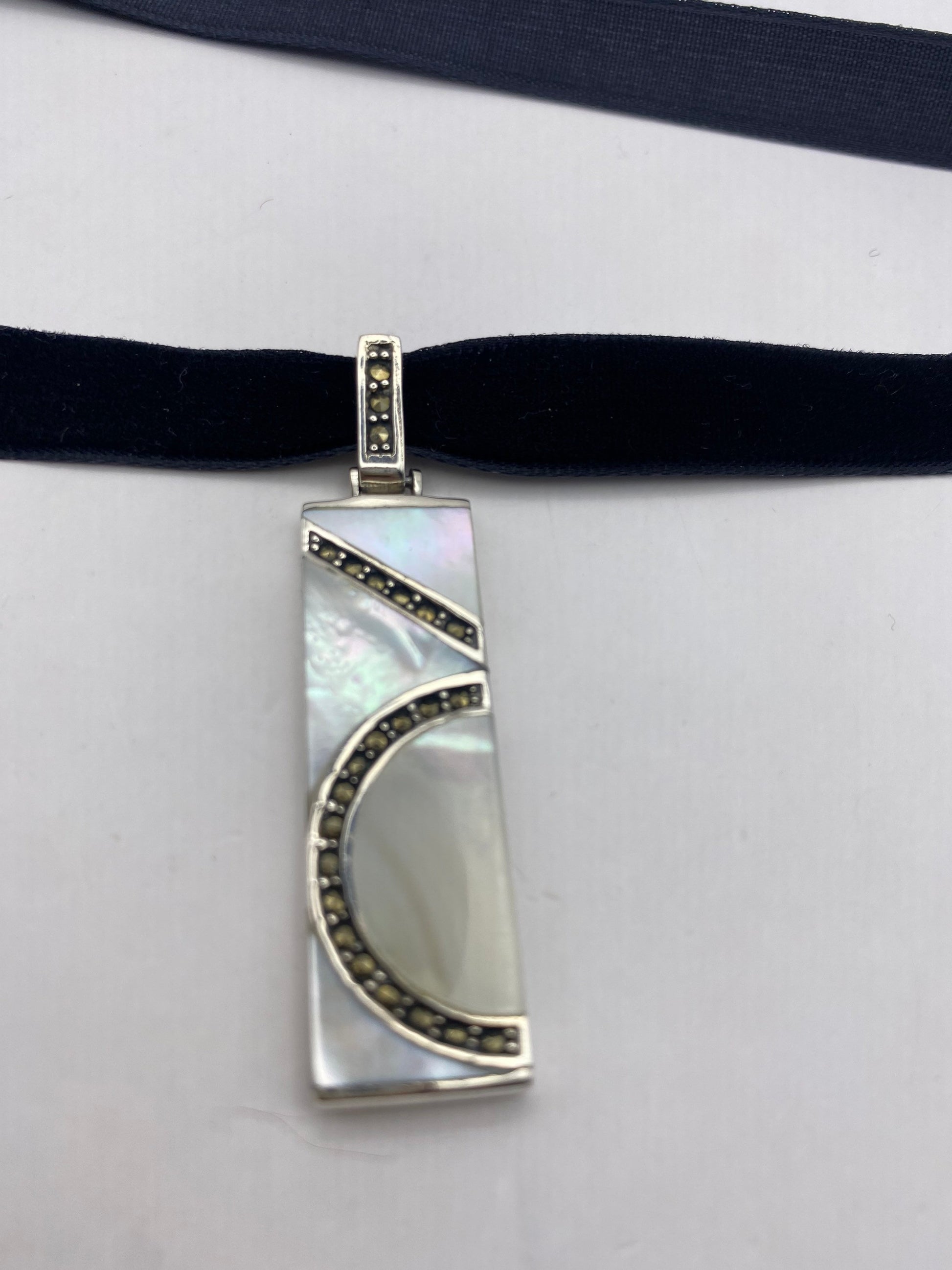 Vintage Marcasite 925 Sterling Silver Mother of Pearl Pendant Necklace