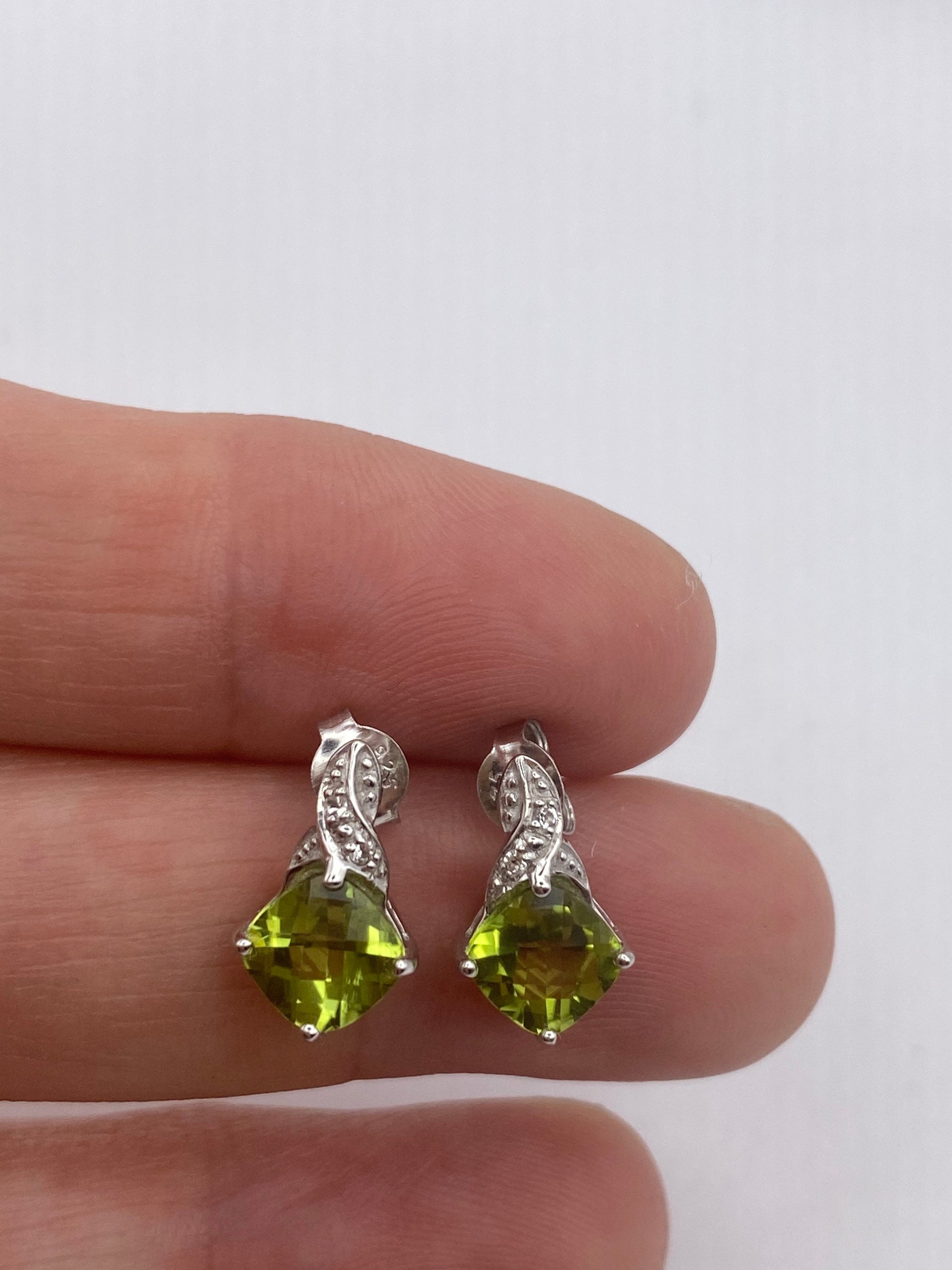 Vintage Green Peridot in 925 Sterling Silver Post Button Earrings