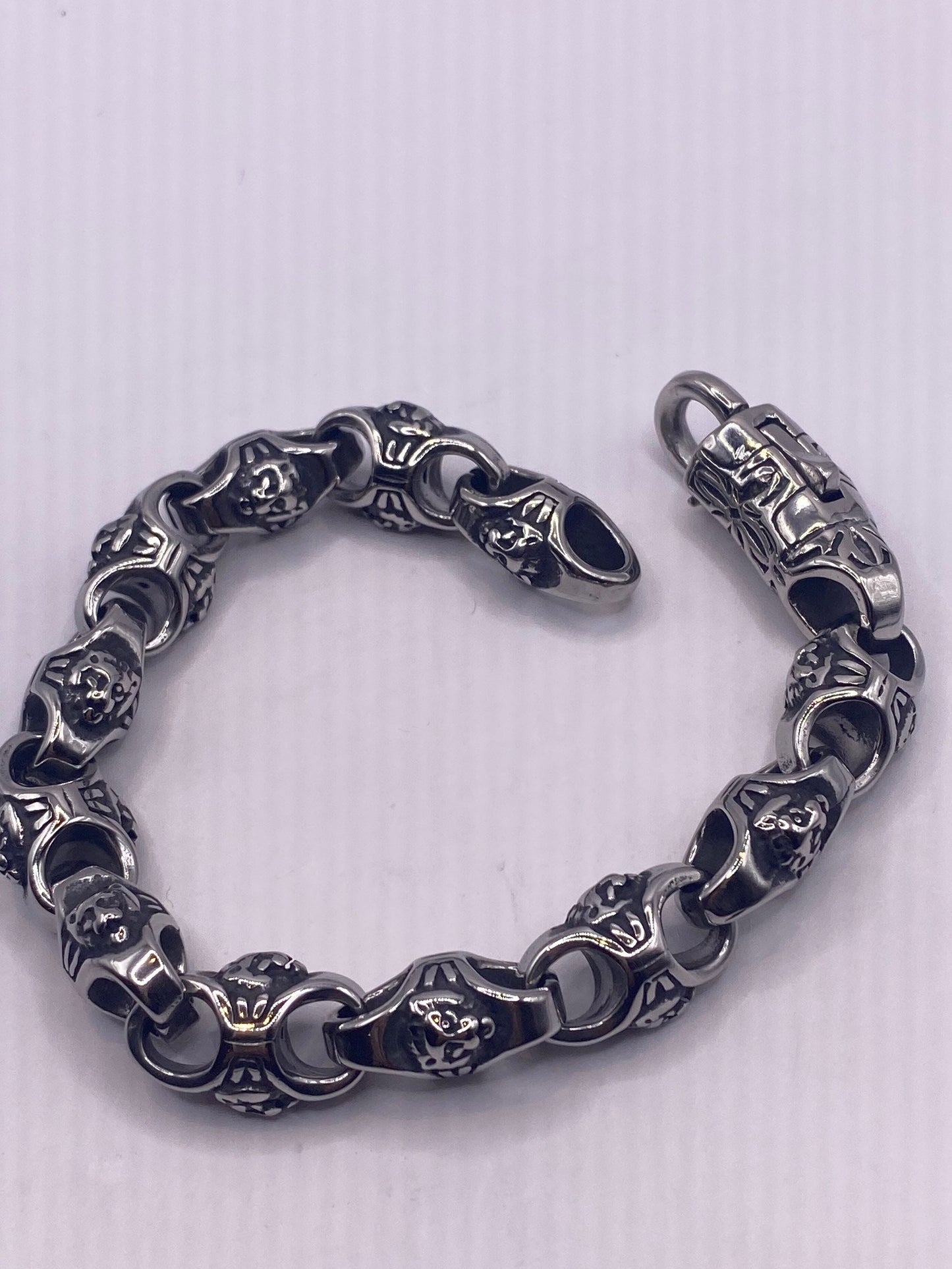 Vintage Style 9 inch Stainless Steel Lion Bracelet