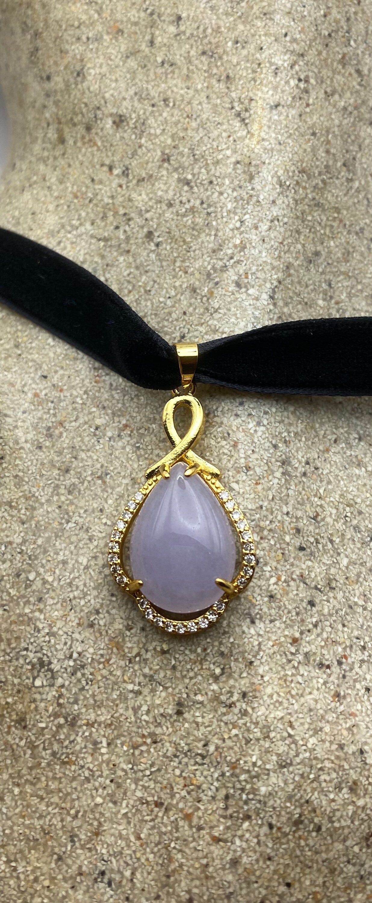 Vintage Lavender Jade Choker Gold Bronze Necklace Pendant