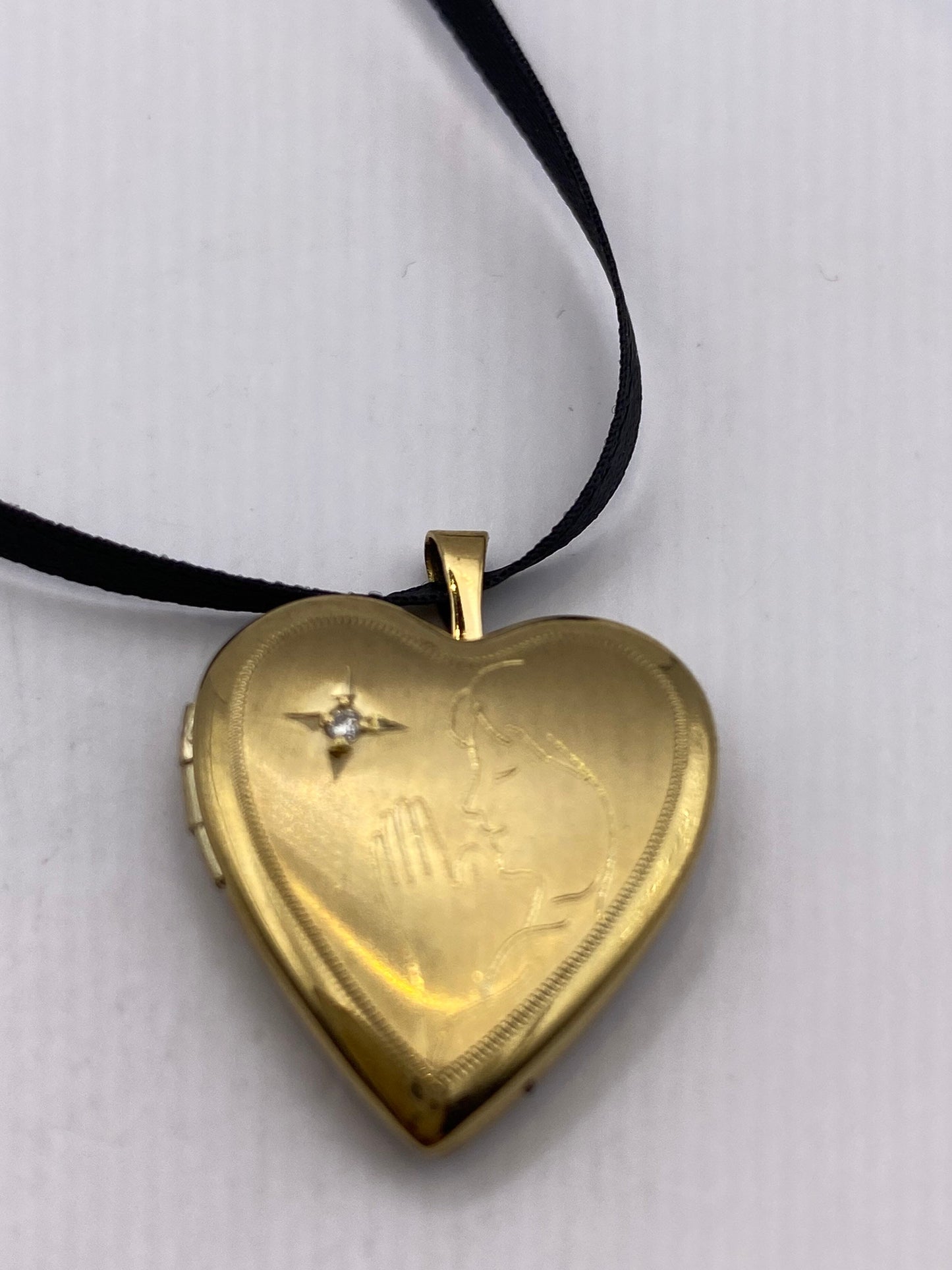 Vintage Heart Locket Choker | 9k Gold Filled Prayer Hands Pendant