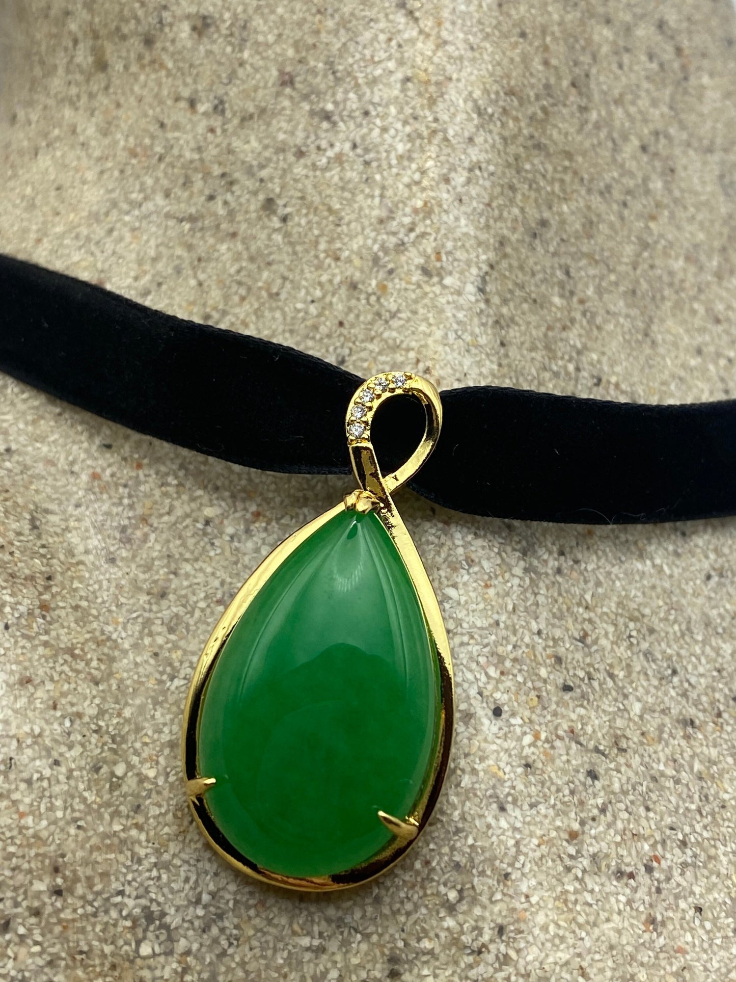 Vintage Green Jade Choker Gold Finish Necklace Pendant