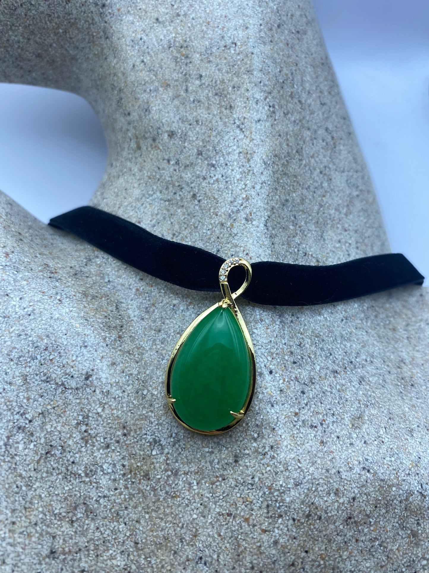 Vintage Green Jade Choker Gold Finish Necklace Pendant