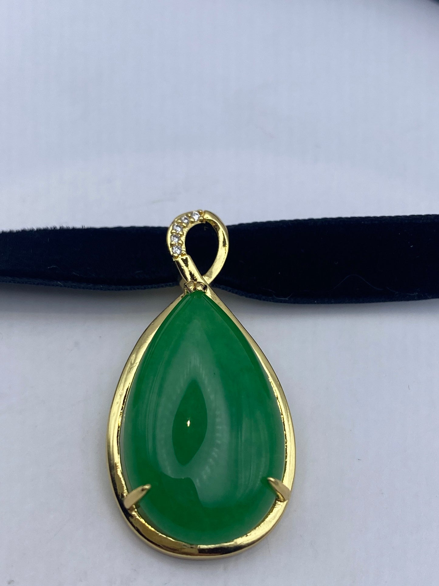 Vintage Green Jade Choker Gold Finish Necklace Pendant