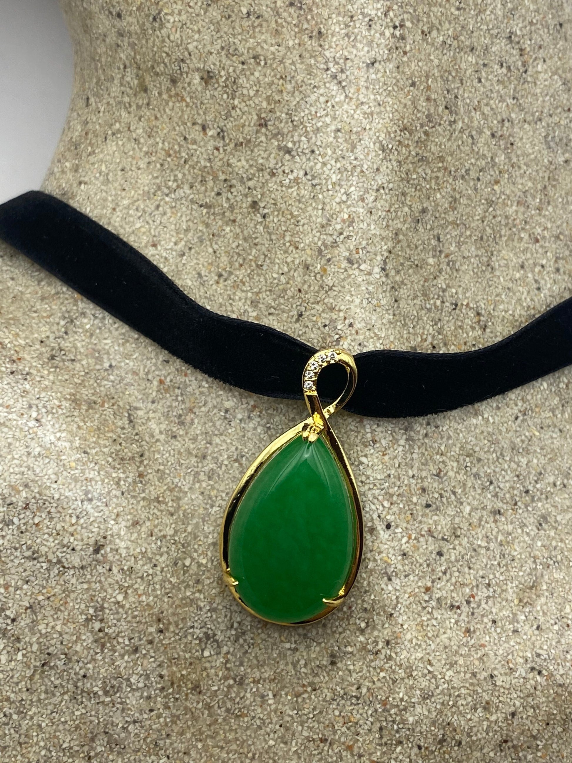 Vintage Green Jade Choker Gold Finish Necklace Pendant