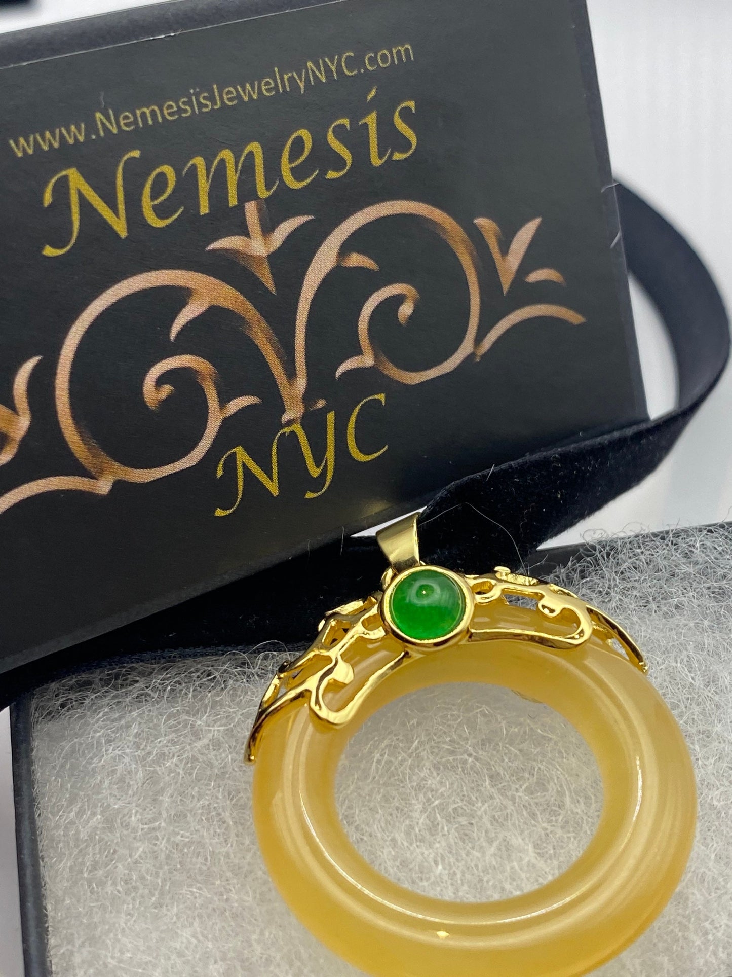 Vintage Butterscotch and Green Jade Choker Gold Finish Necklace Pendant