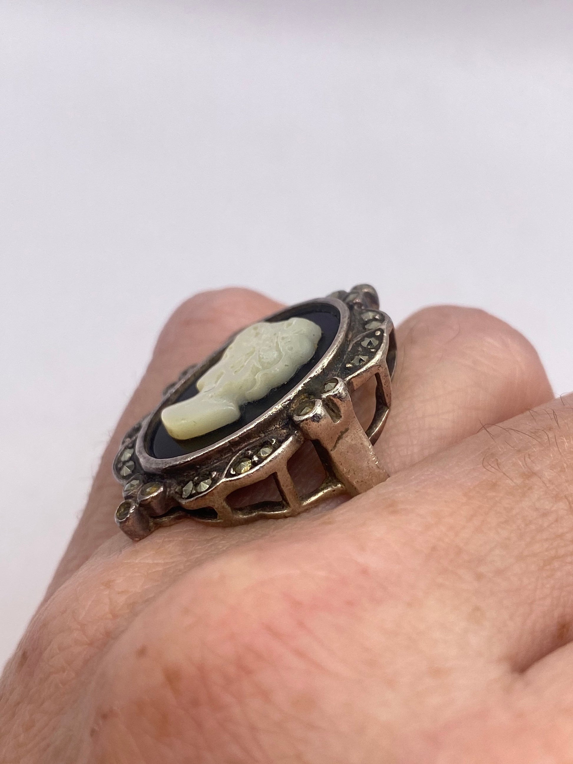 Antique White Mother of Pearl on Black Onyx Cameo Marcasite 925 Sterling Silver Ring Size 7