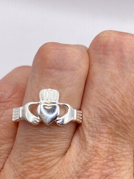 Vintage 925 Sterling Silver Cladaugh Ring