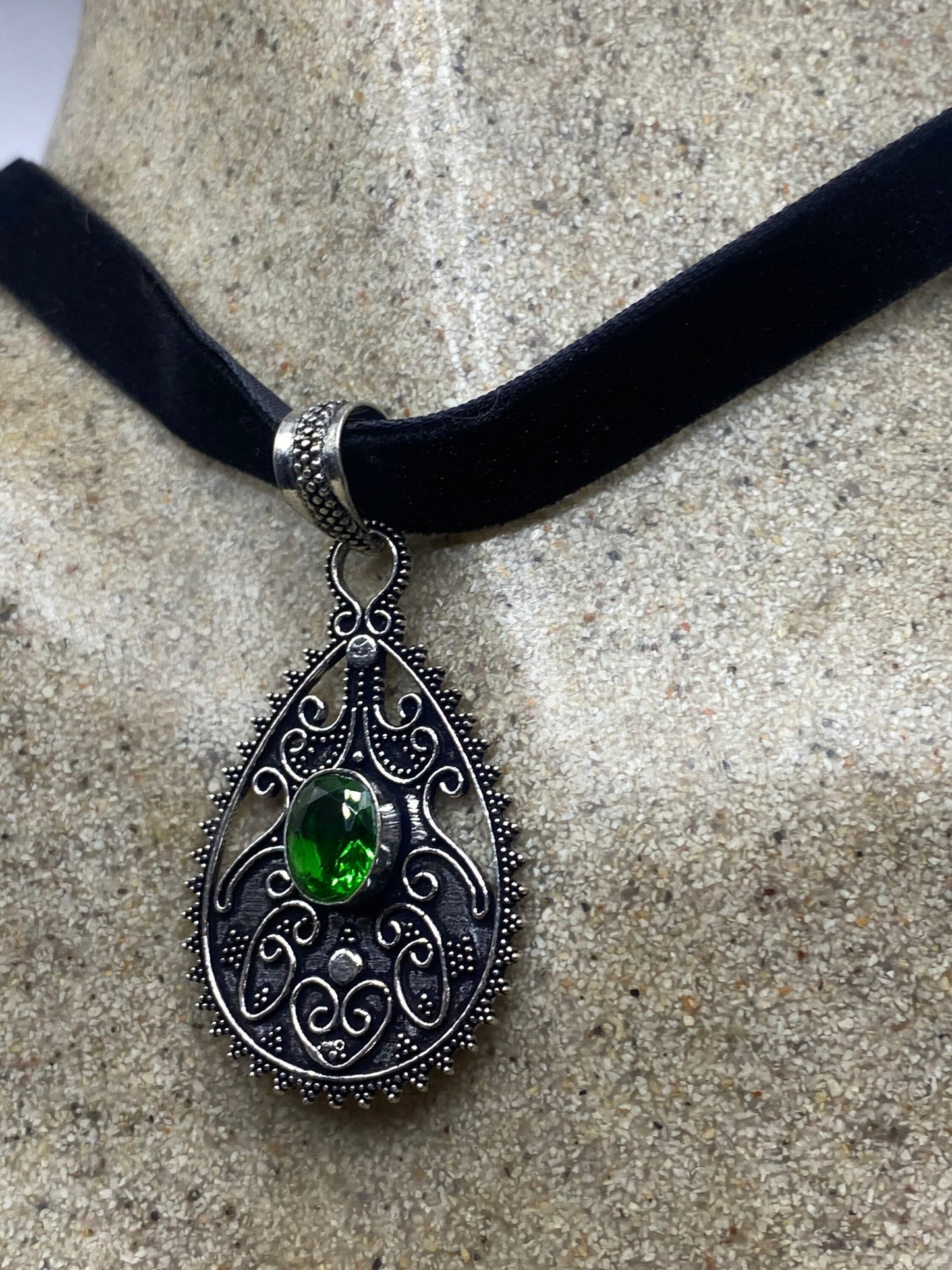 Vintage Green Glass Choker Silver Finished Necklace
